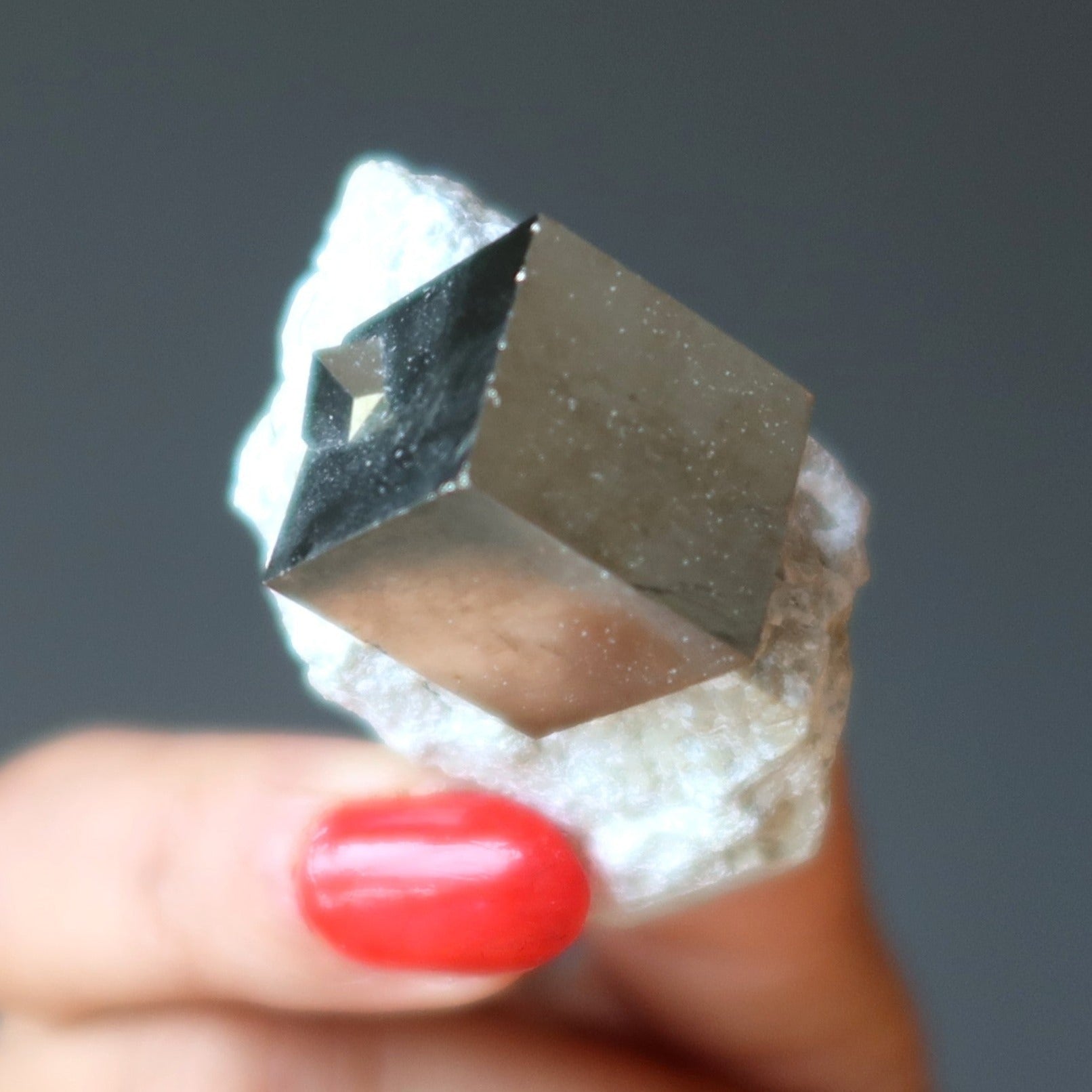 Cube de Cristal Brut de Pyrite Prospérité Collection Pierre Dorée