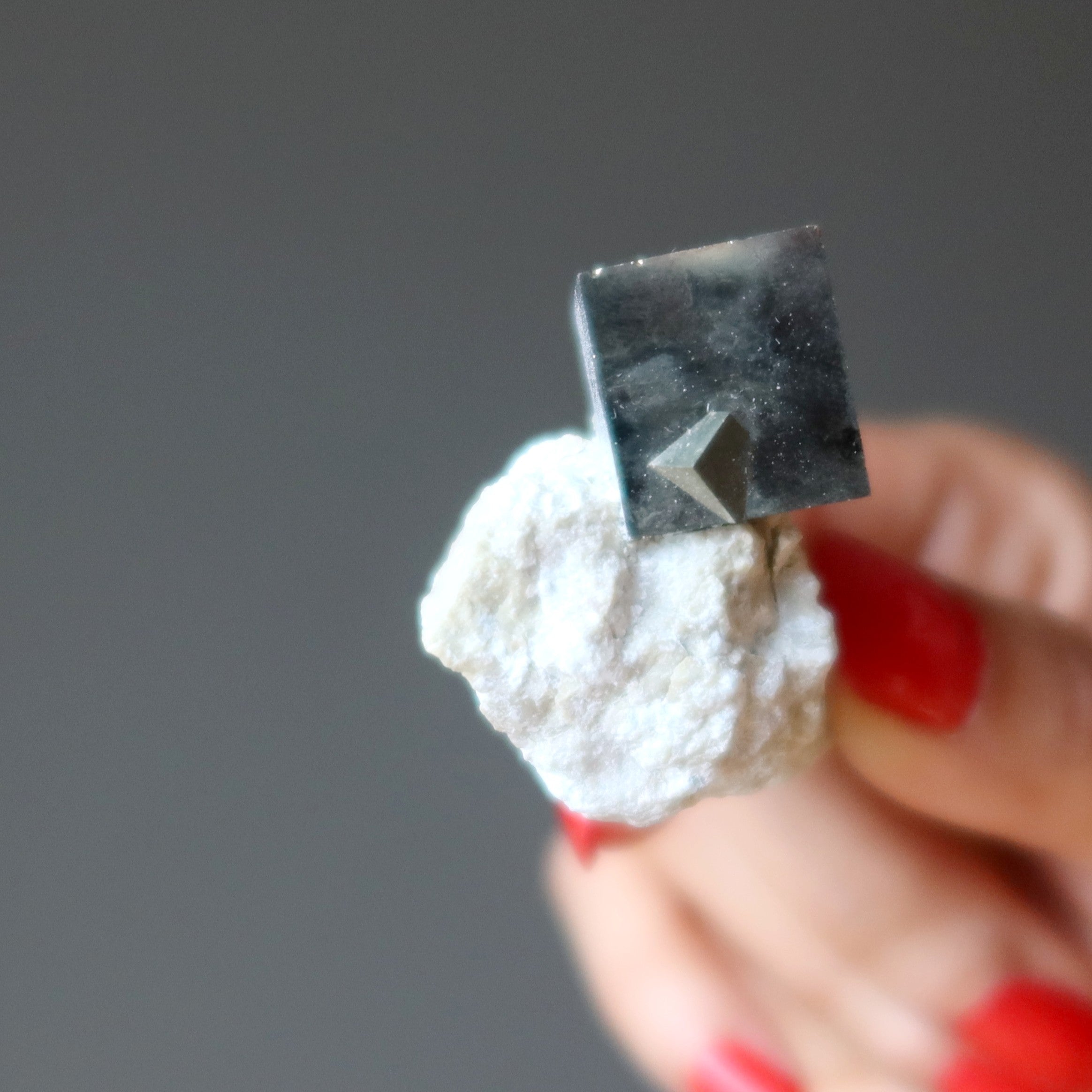 Cube de Cristal Brut de Pyrite Prospérité Collection Pierre Dorée