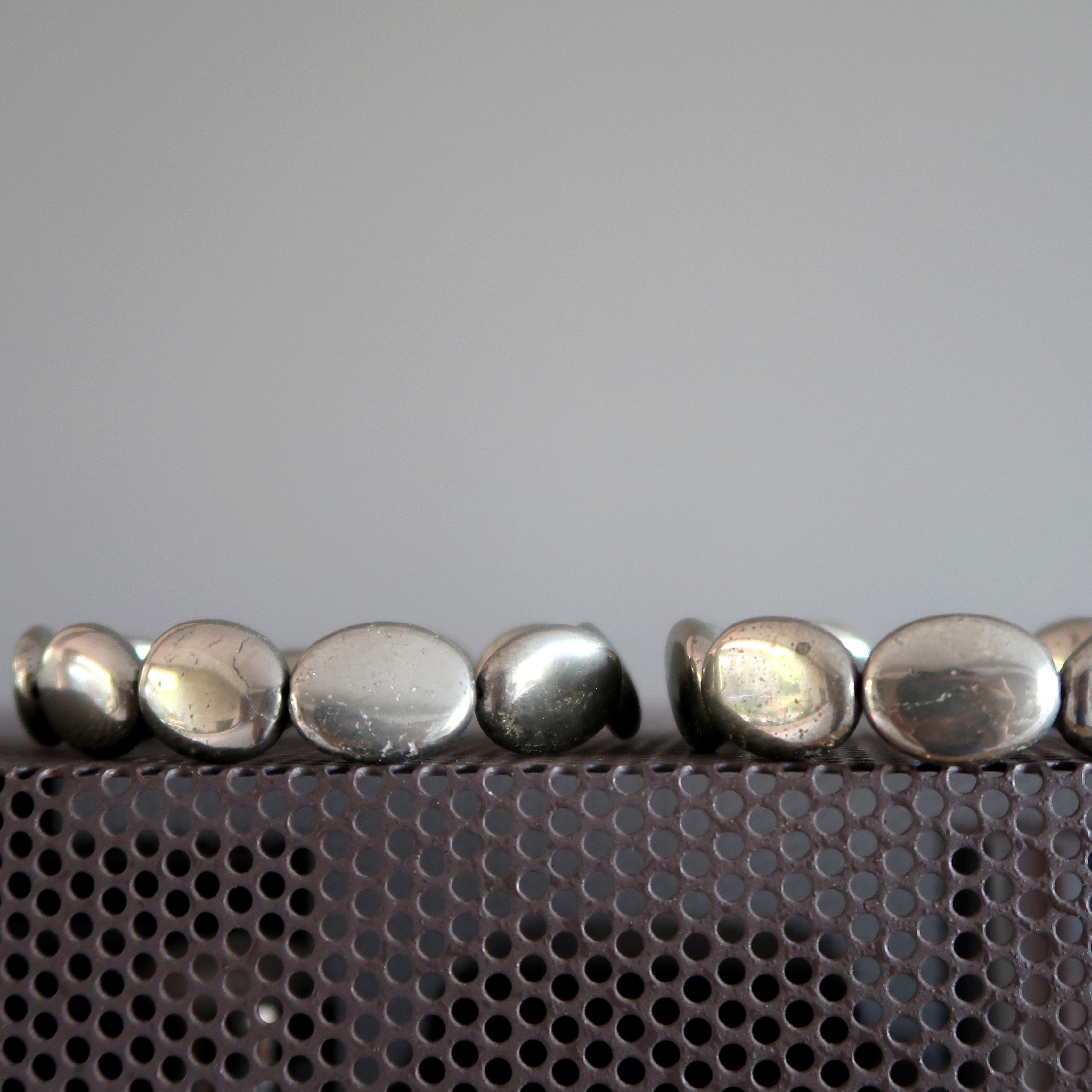 Bracelet de pyrite avec perles ovales en or lauréat