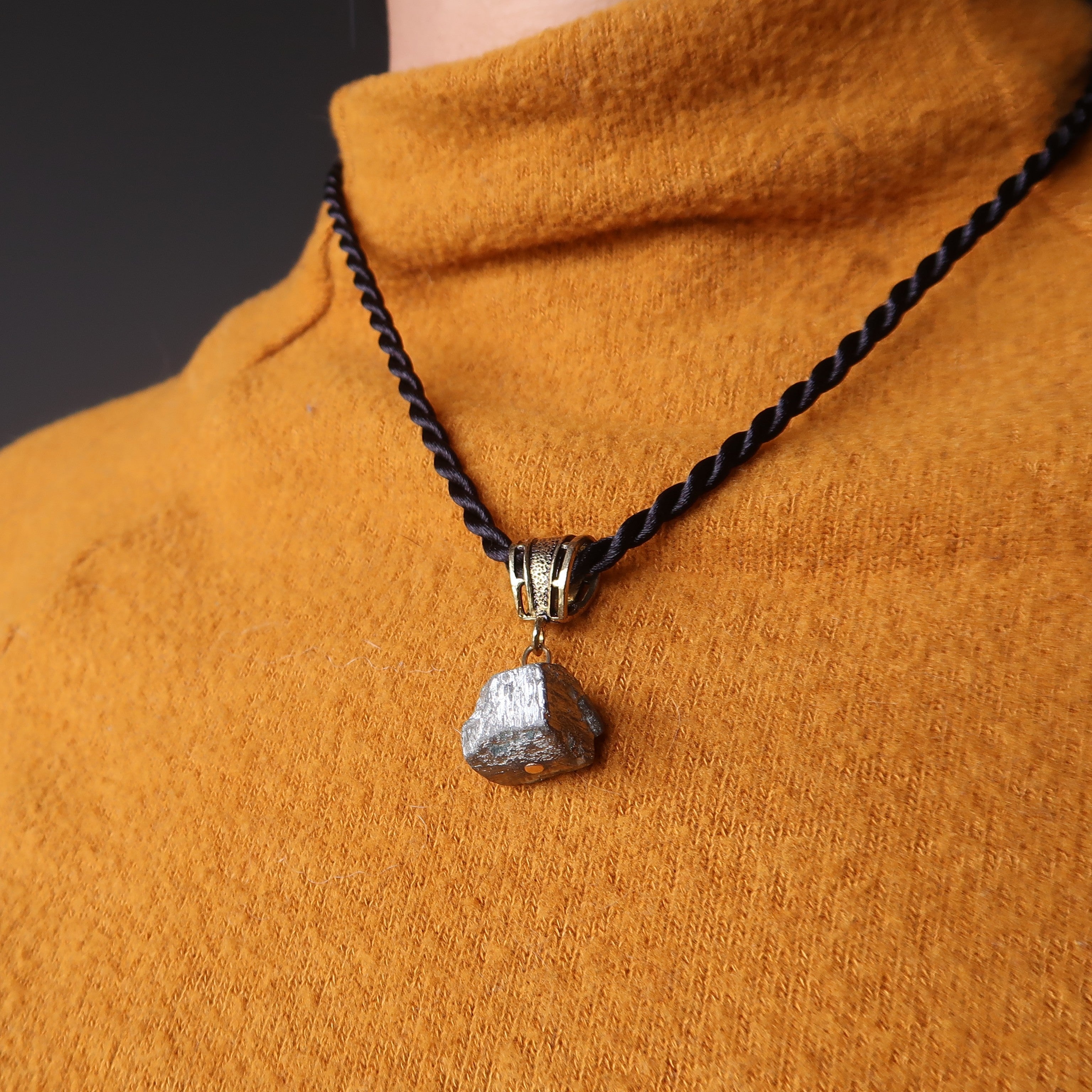 Collier en pyrite brute Protection Pépite d'or brillante