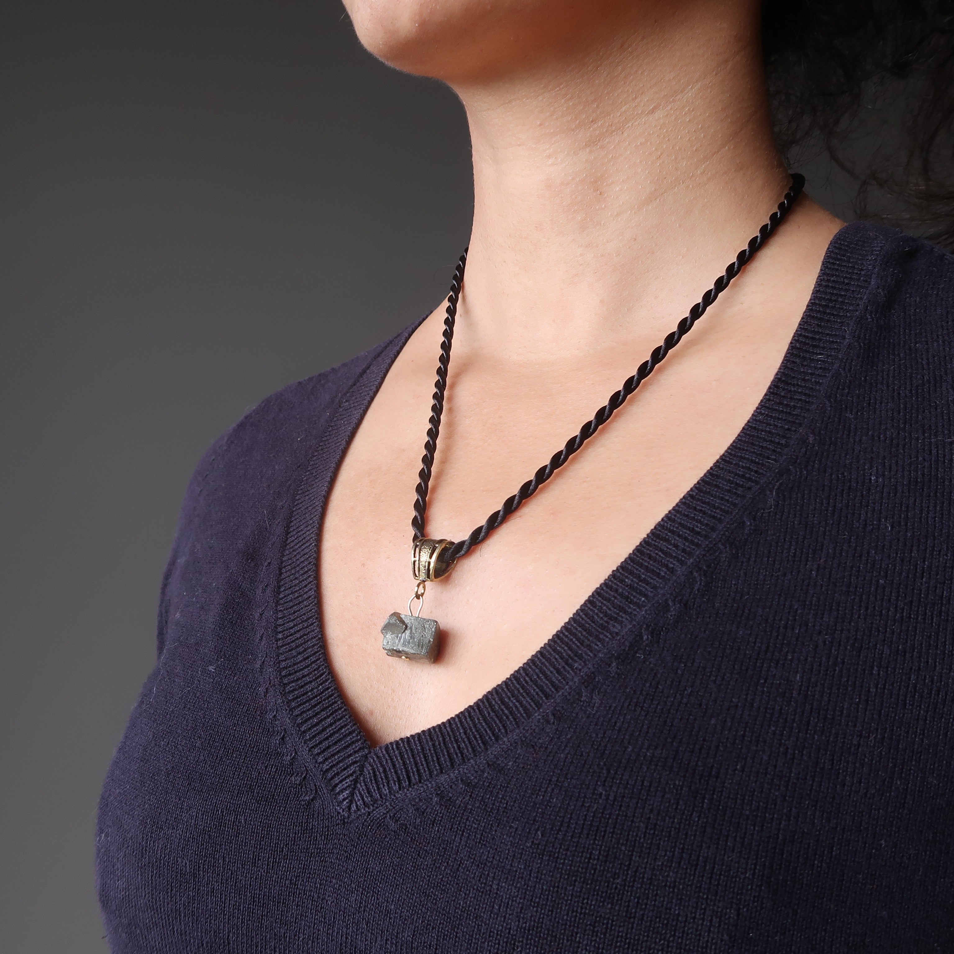 Collier en pyrite brute Protection Pépite d'or brillante