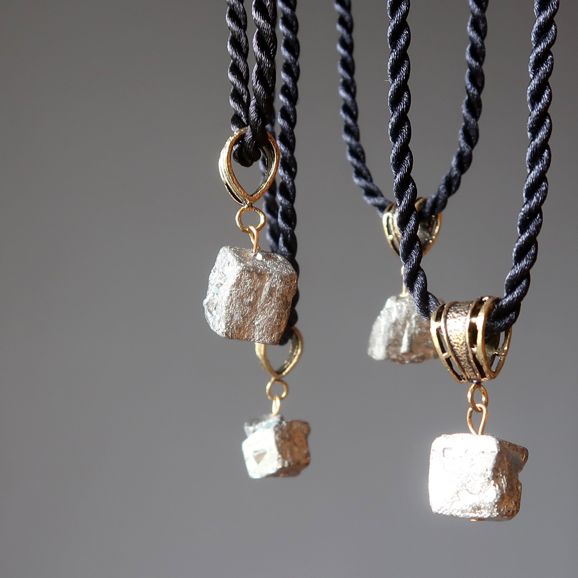 Collier en pyrite brute Protection Pépite d'or brillante