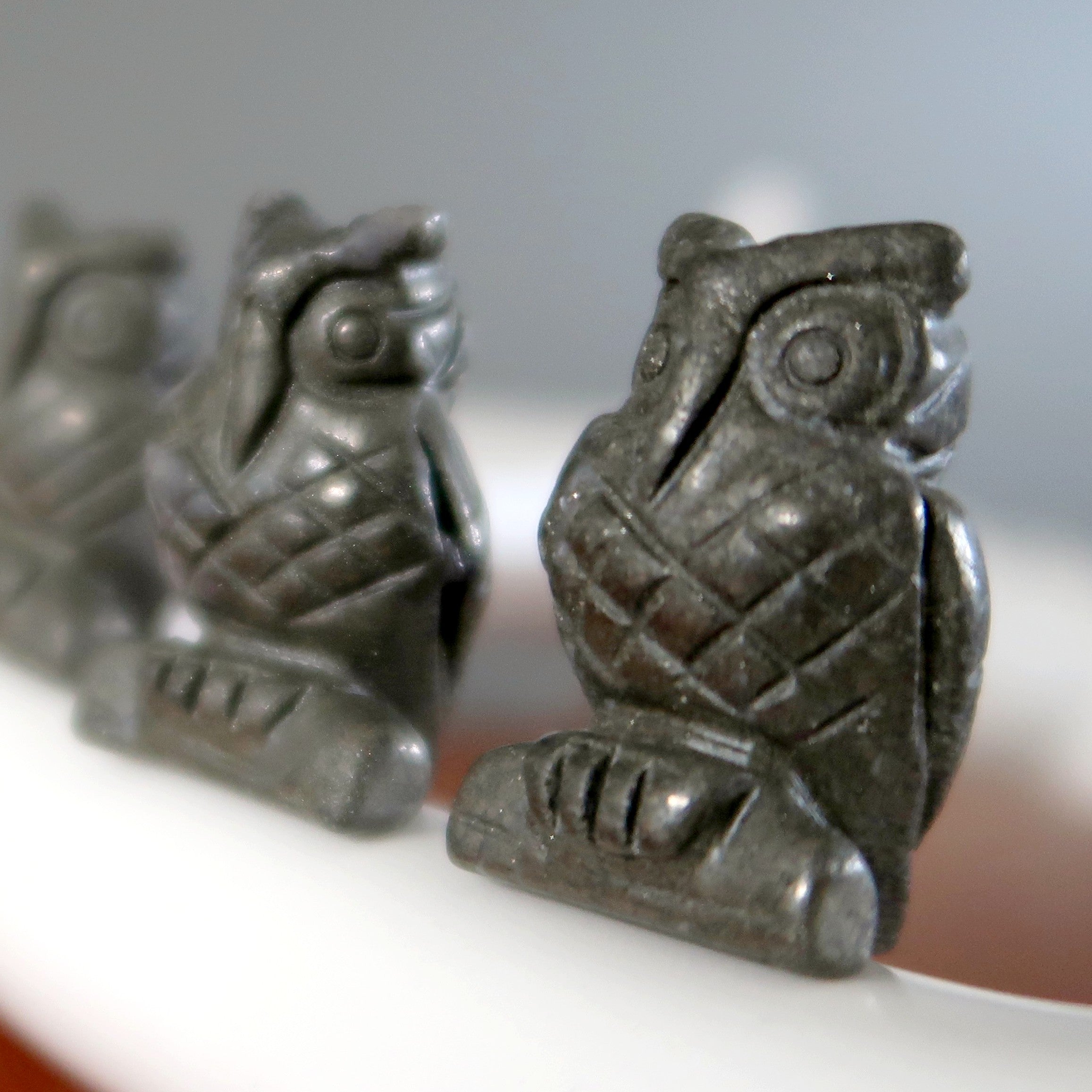 Figurine hibou en pyrite, oiseau de la sagesse en pierre dorée sculptée