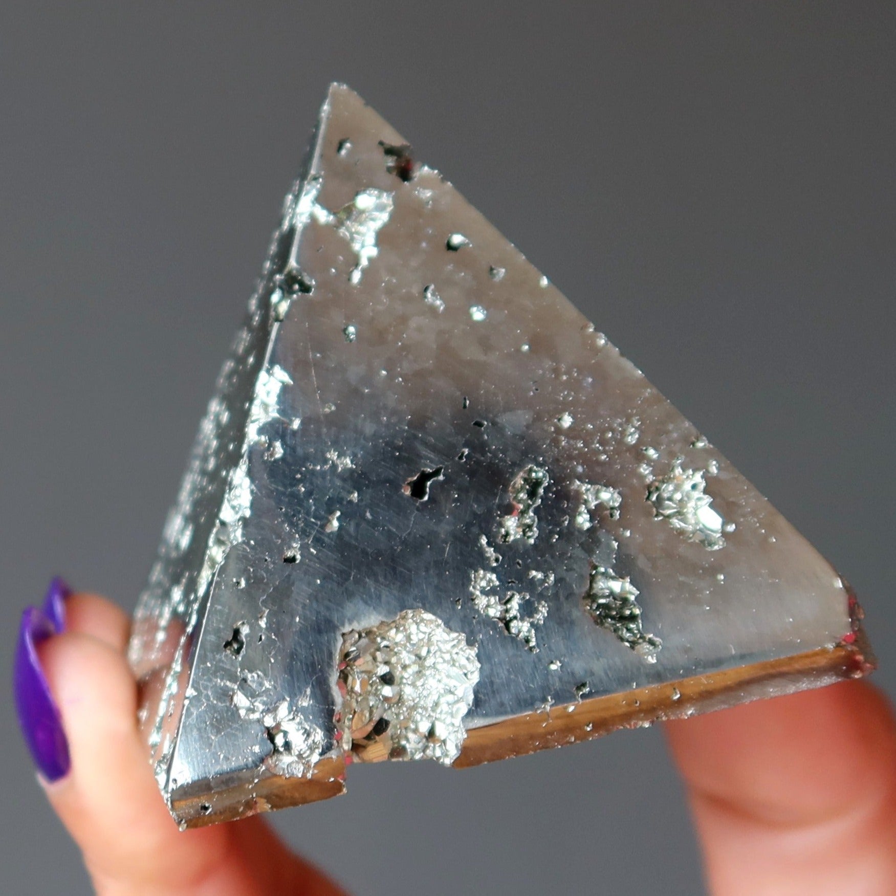 Pyrit-Pyramide Goldener Wohlstand Metallischer Stein