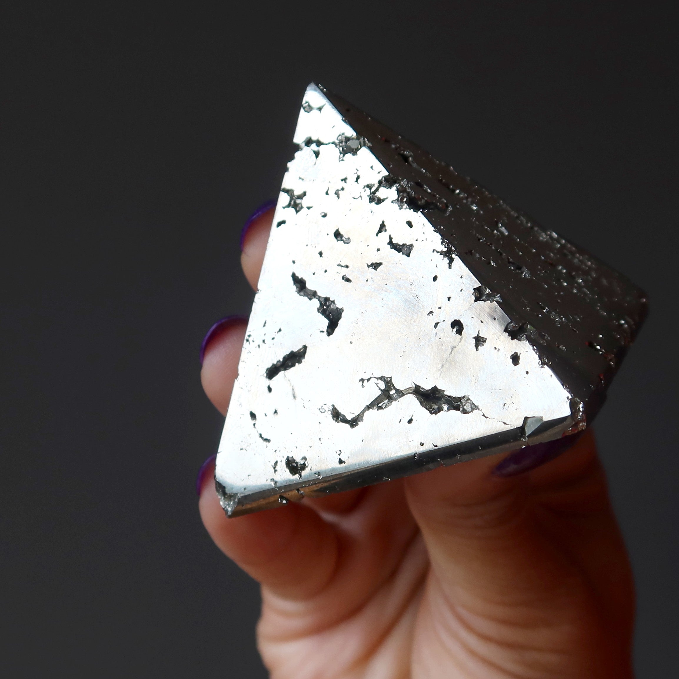 Pyrit-Pyramide Goldener Wohlstand Metallischer Stein