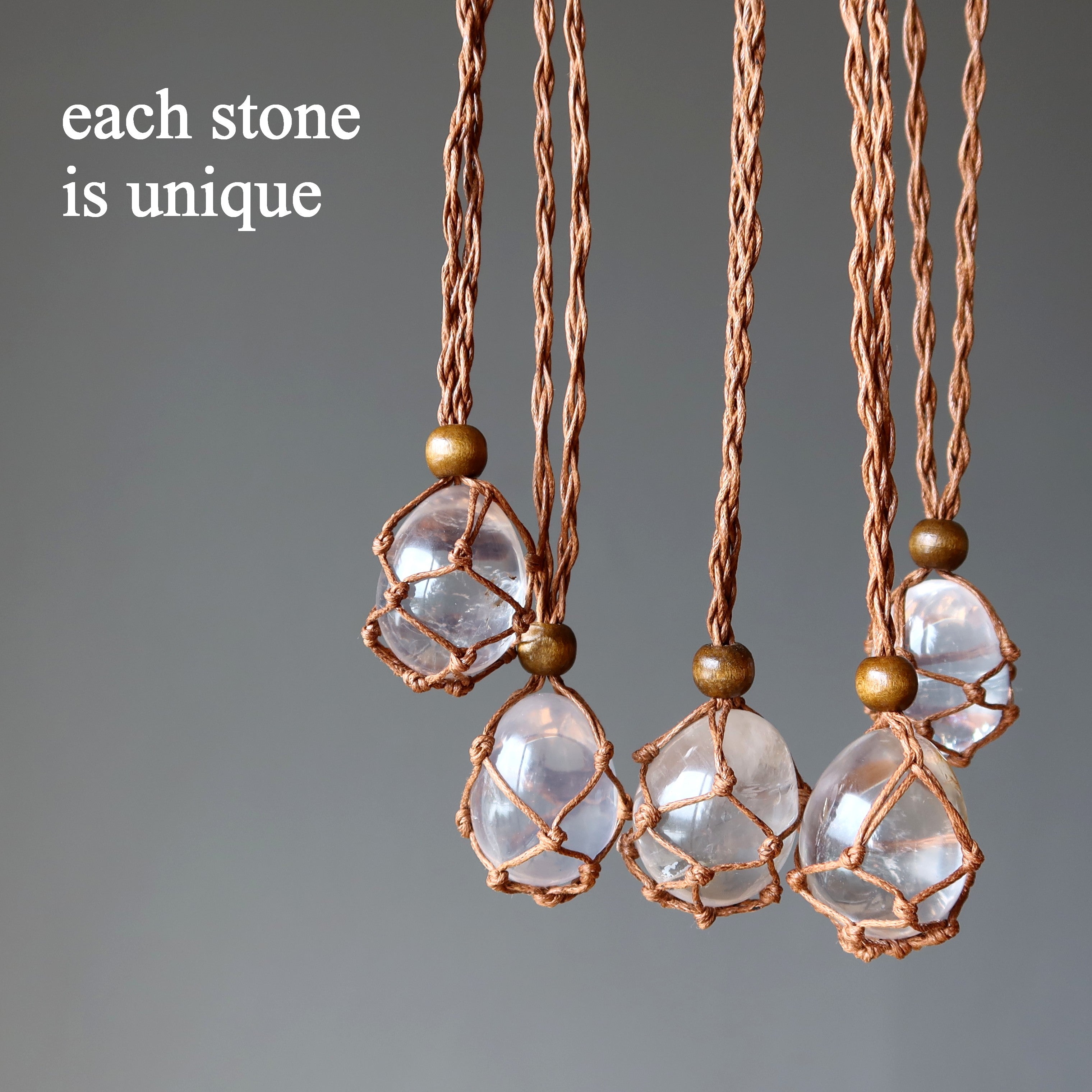 Collier en quartz clair, mon œuf de manifestation dans un nid en macramé