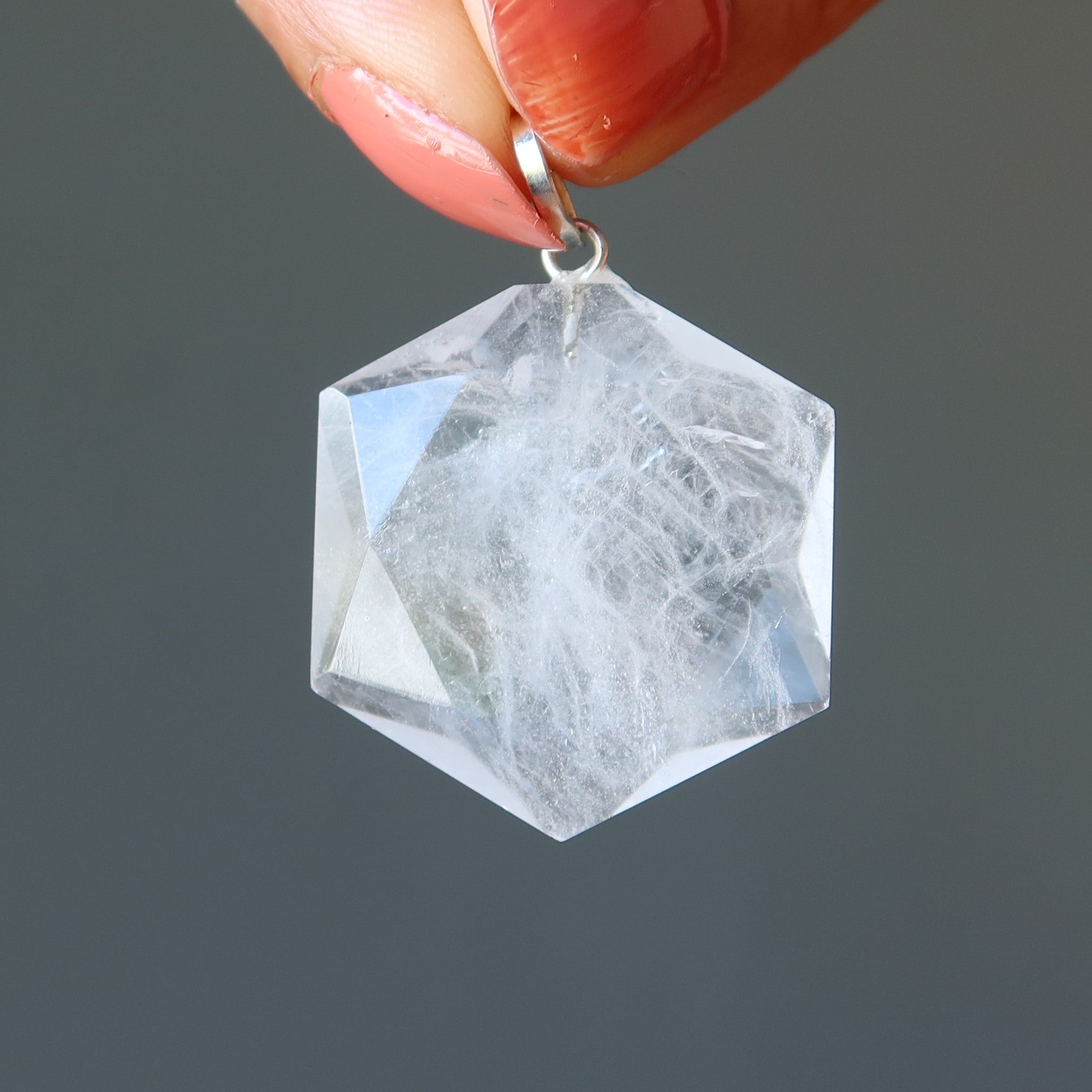 Pendentif en Quartz Clair Hexagonal Voyageur Temporel Argenté