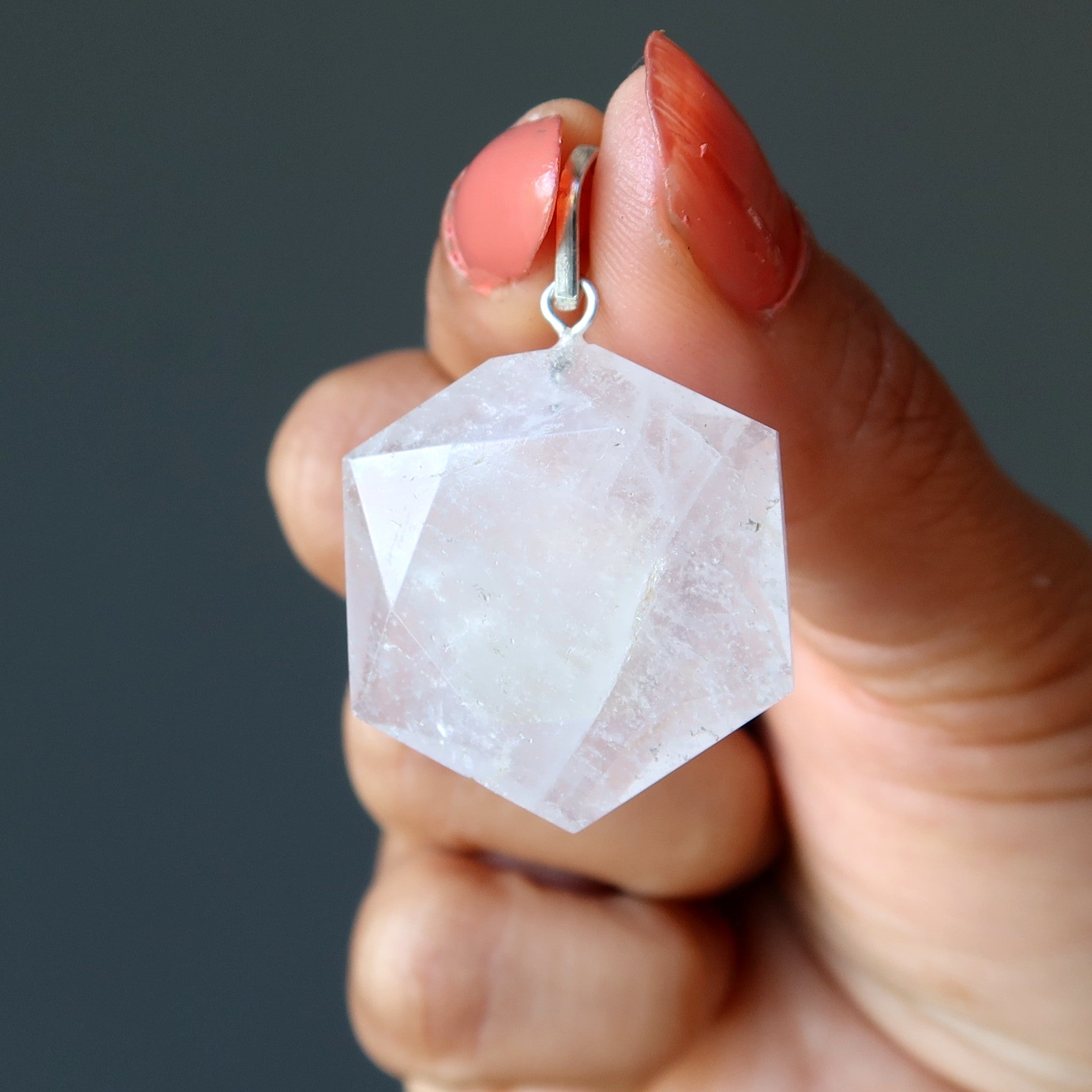 Pendentif en Quartz Clair Hexagonal Voyageur Temporel Argenté