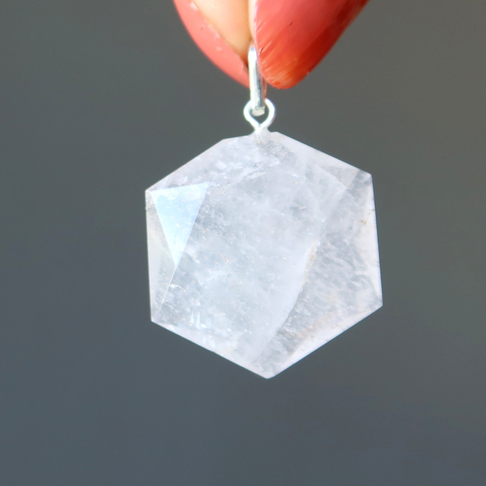 Pendentif en Quartz Clair Hexagonal Voyageur Temporel Argenté