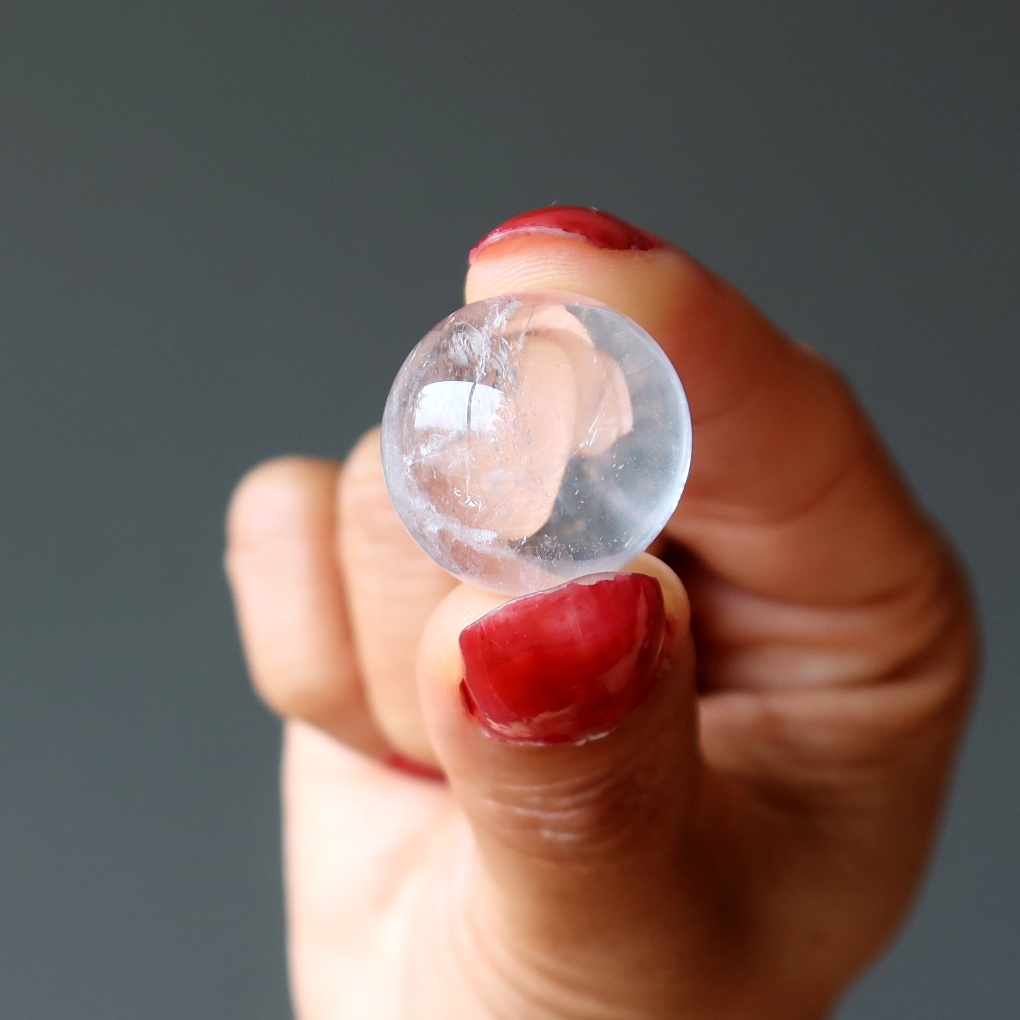 Sphère de quartz clair : Visions dans la boule de cristal de divination temporelle