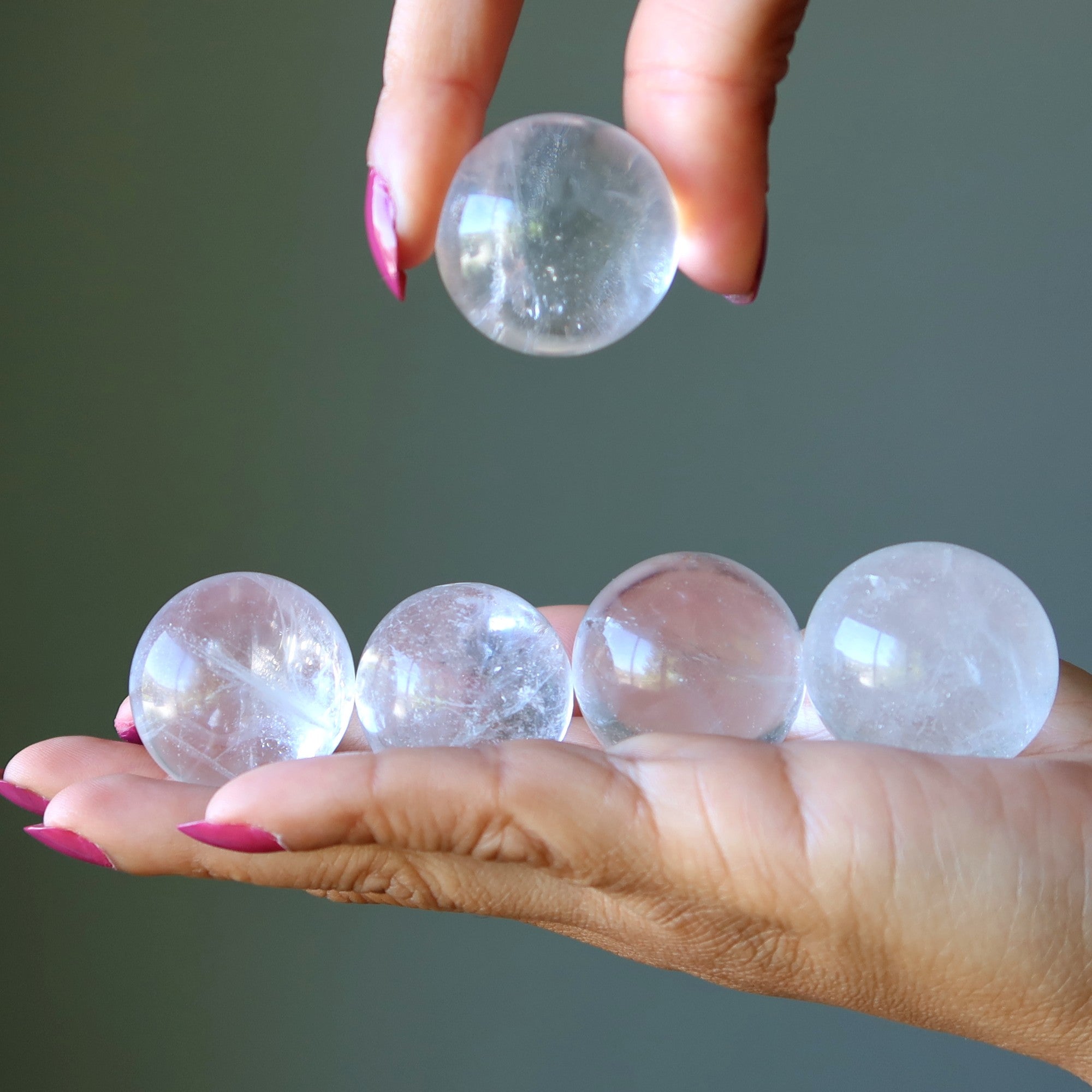 Sphère de quartz clair : Visions dans la boule de cristal de divination temporelle