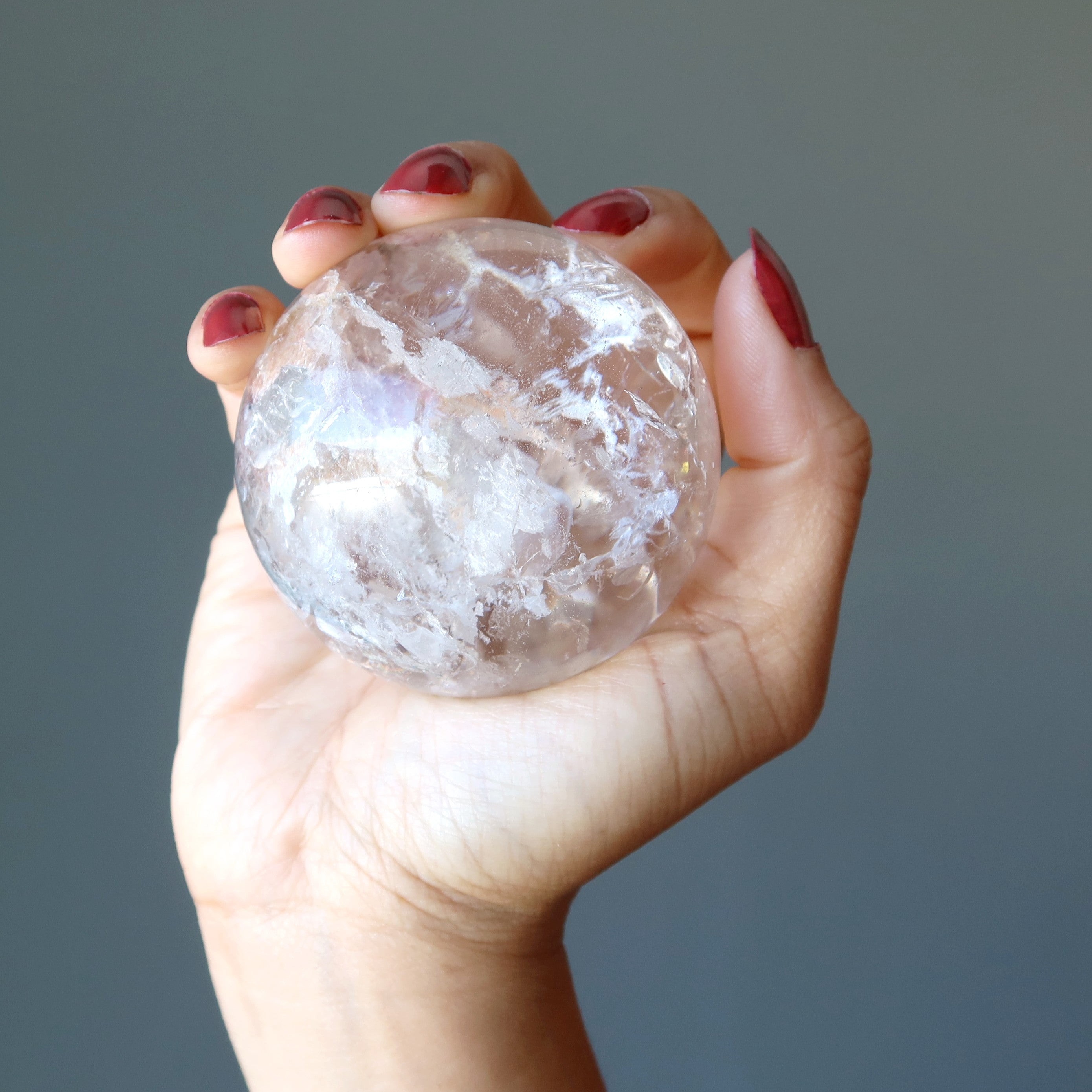 Sphère de quartz clair : Visions dans la boule de cristal de divination temporelle