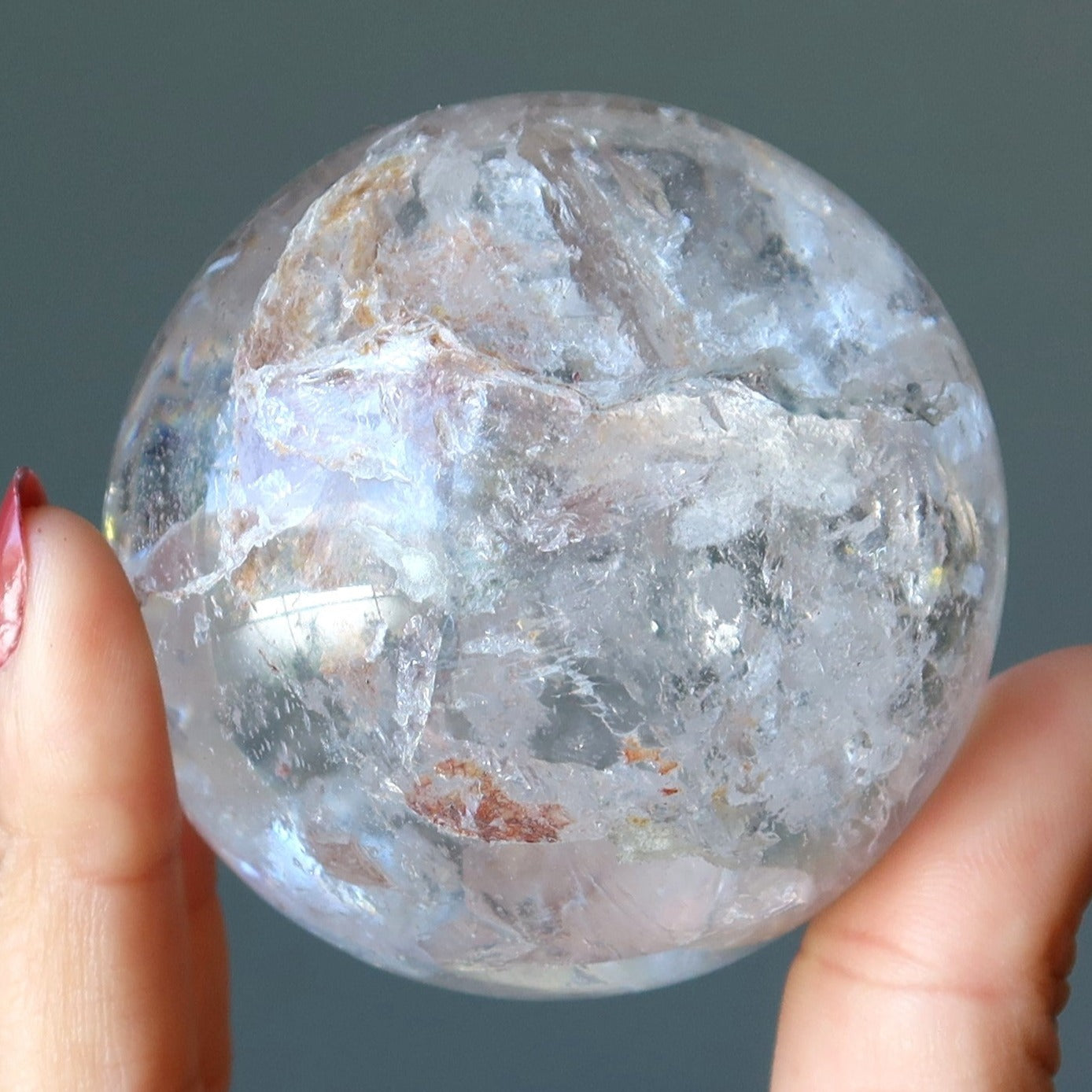 Sphère de quartz clair : Visions dans la boule de cristal de divination temporelle