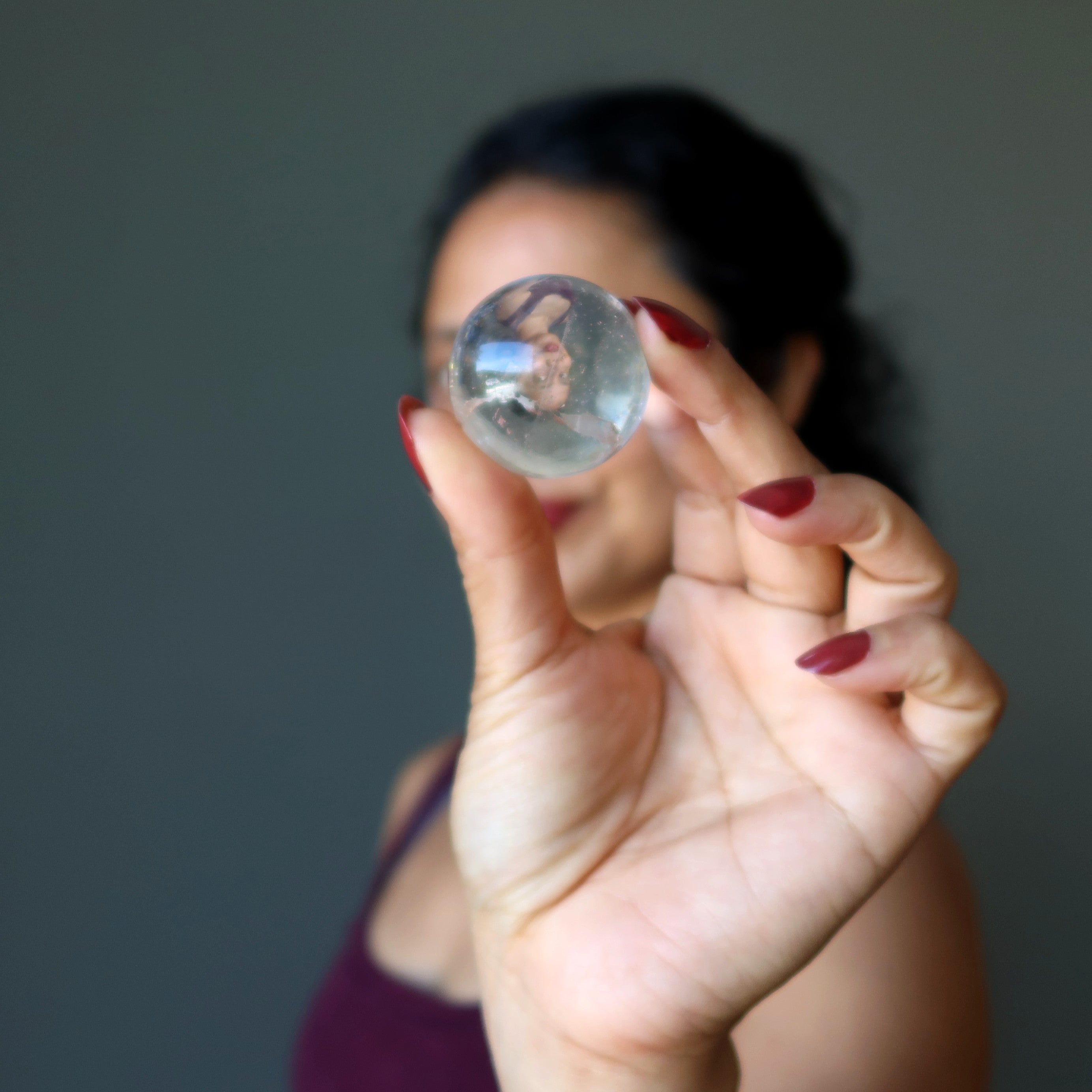 Sphère de quartz clair : Visions dans la boule de cristal de divination temporelle