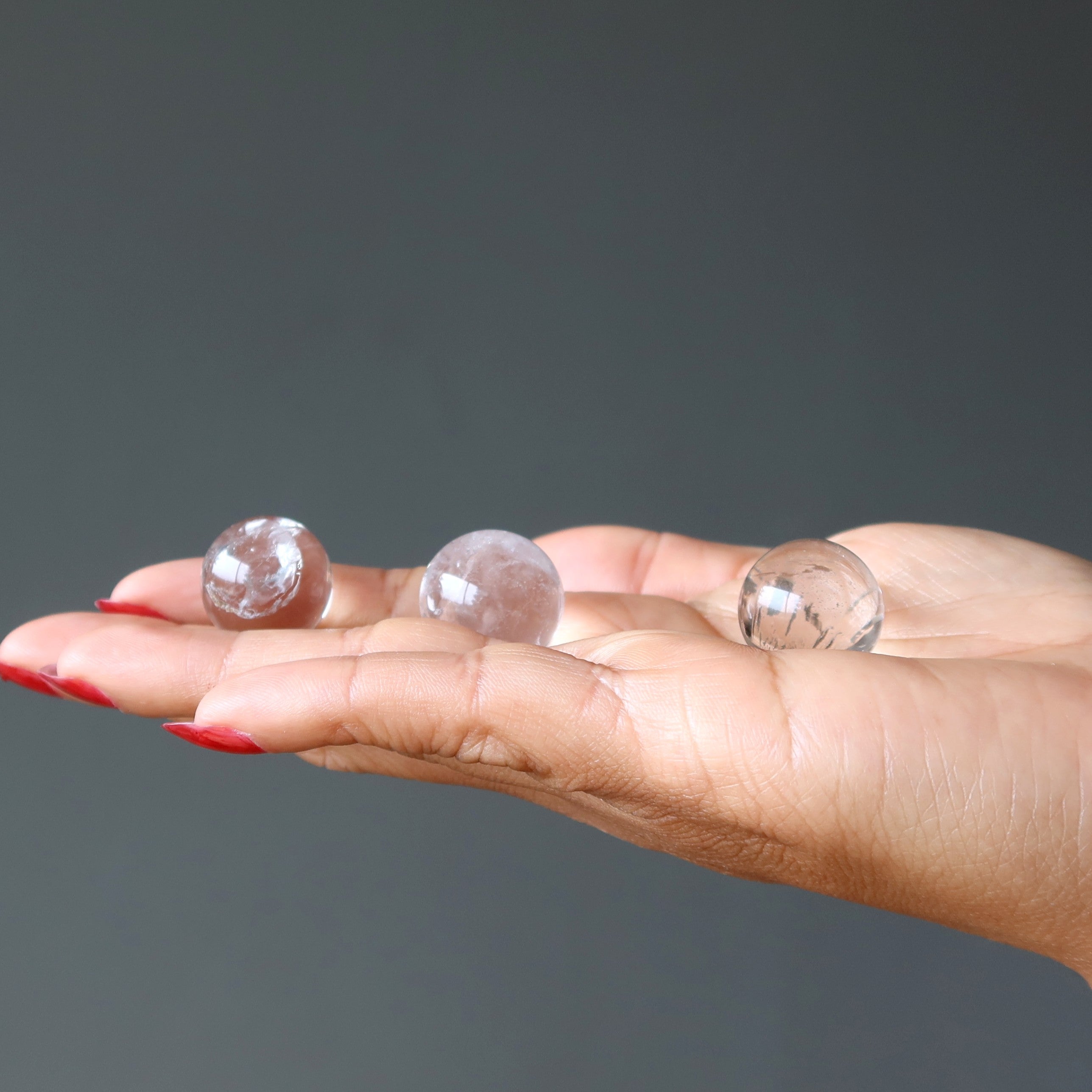 Sphère de quartz clair : Visions dans la boule de cristal de divination temporelle