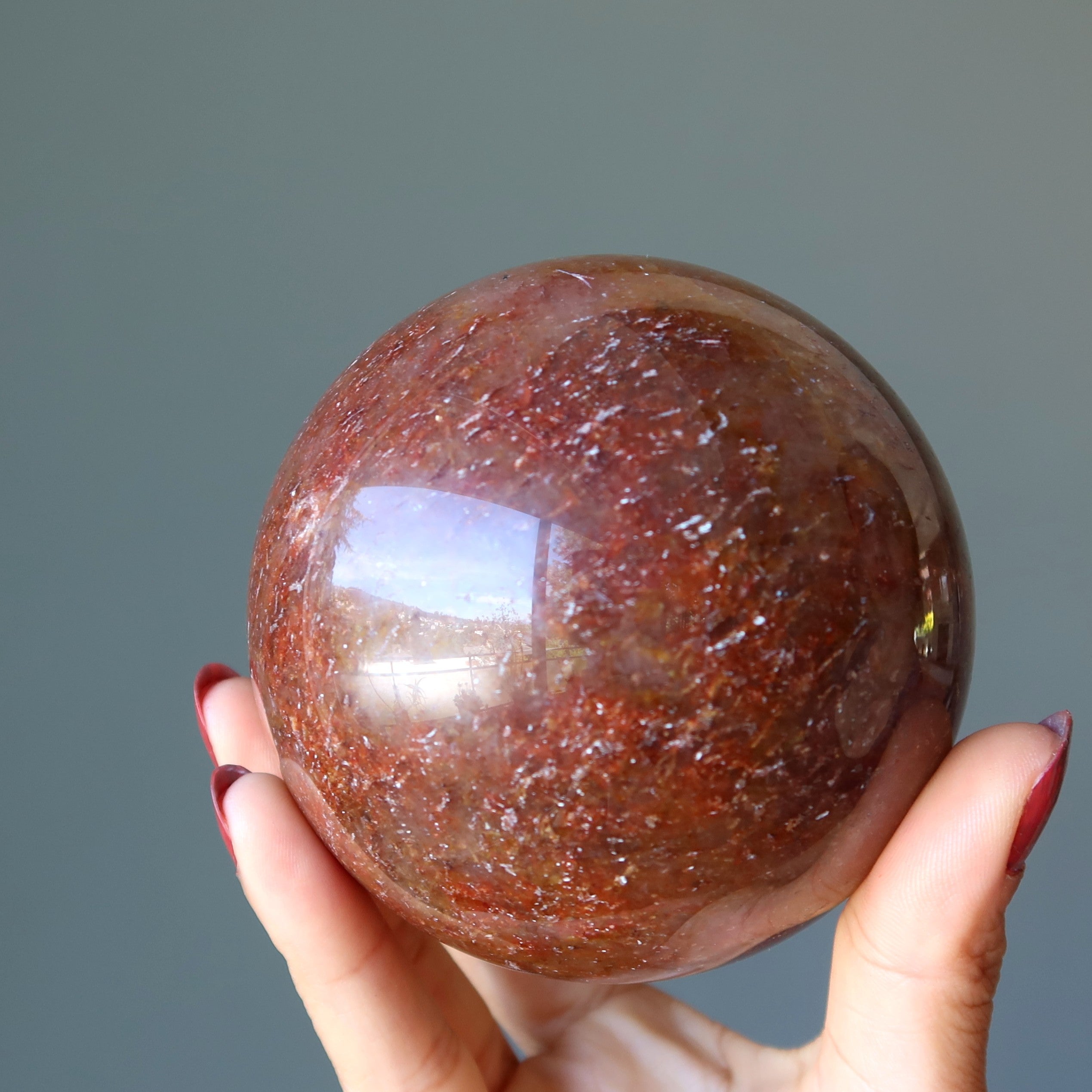 Sphère de quartz de feu rouge, boule de cristal chargée d'hématite