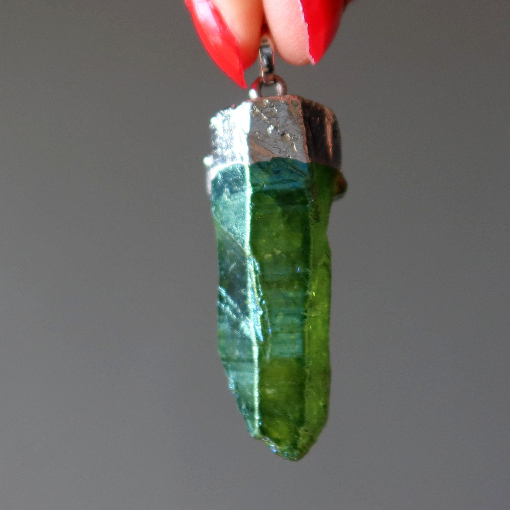 Pendentif Quartz Aura Licorne Magique Violet ou Vert