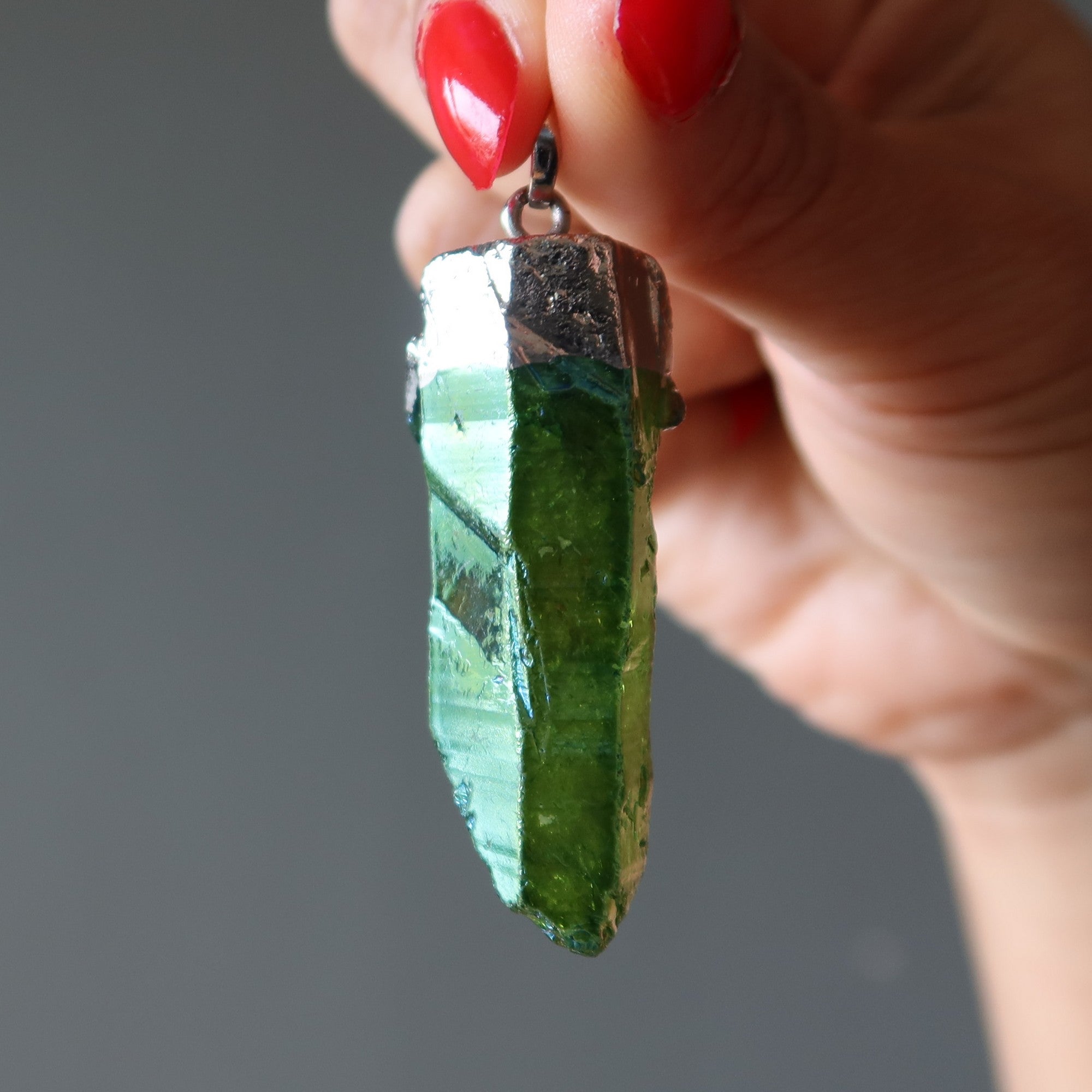Pendentif Quartz Aura Licorne Magique Violet ou Vert
