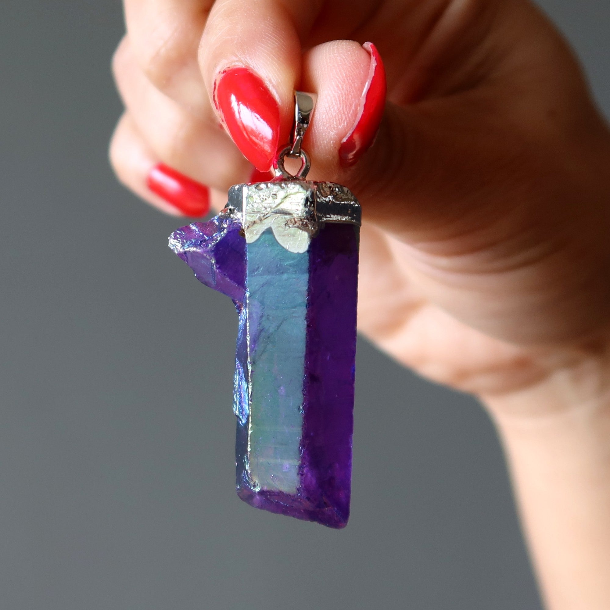 Pendentif Quartz Aura Licorne Magique Violet ou Vert