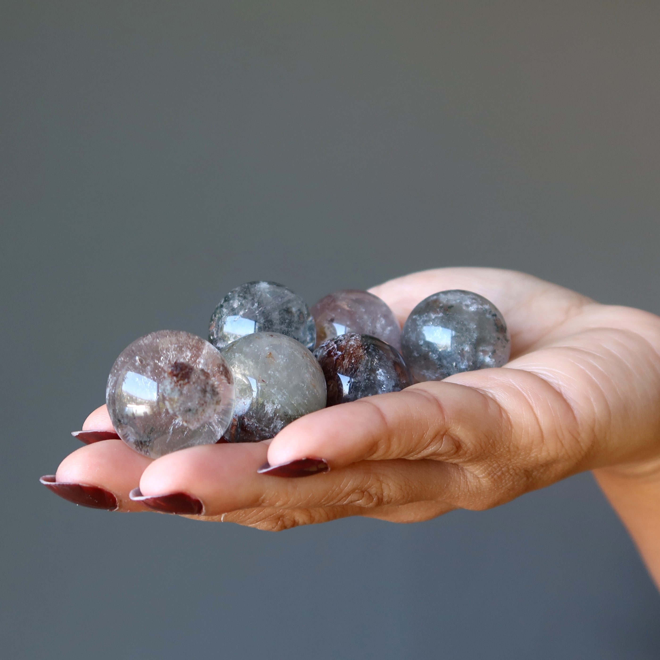 Sphère de quartz fantôme, boule de cristal Esprit de la forêt sage