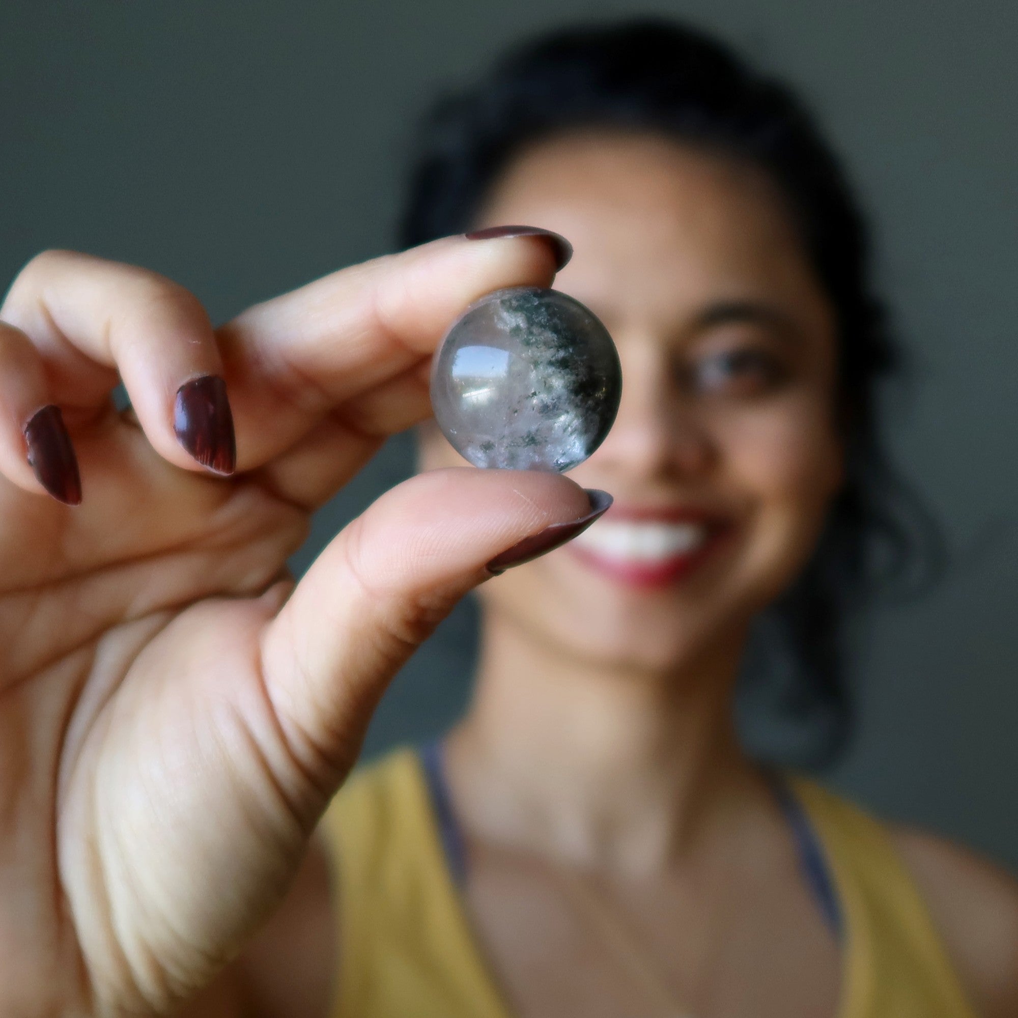 Sphère de quartz fantôme, boule de cristal Esprit de la forêt sage