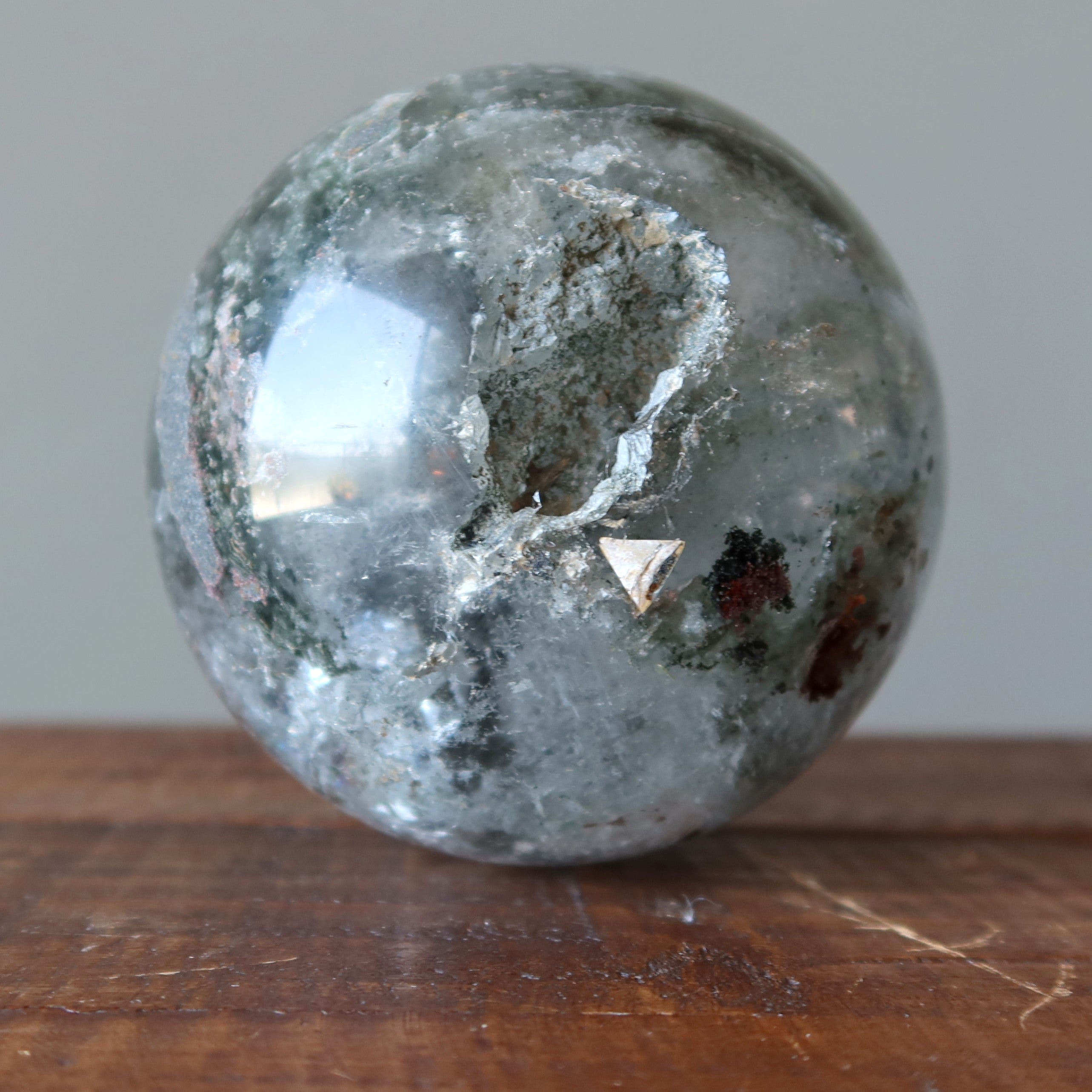 Sphère de Quartz Fantôme Jardin de Chlorite Verte Boule de Cristal de Lodolite