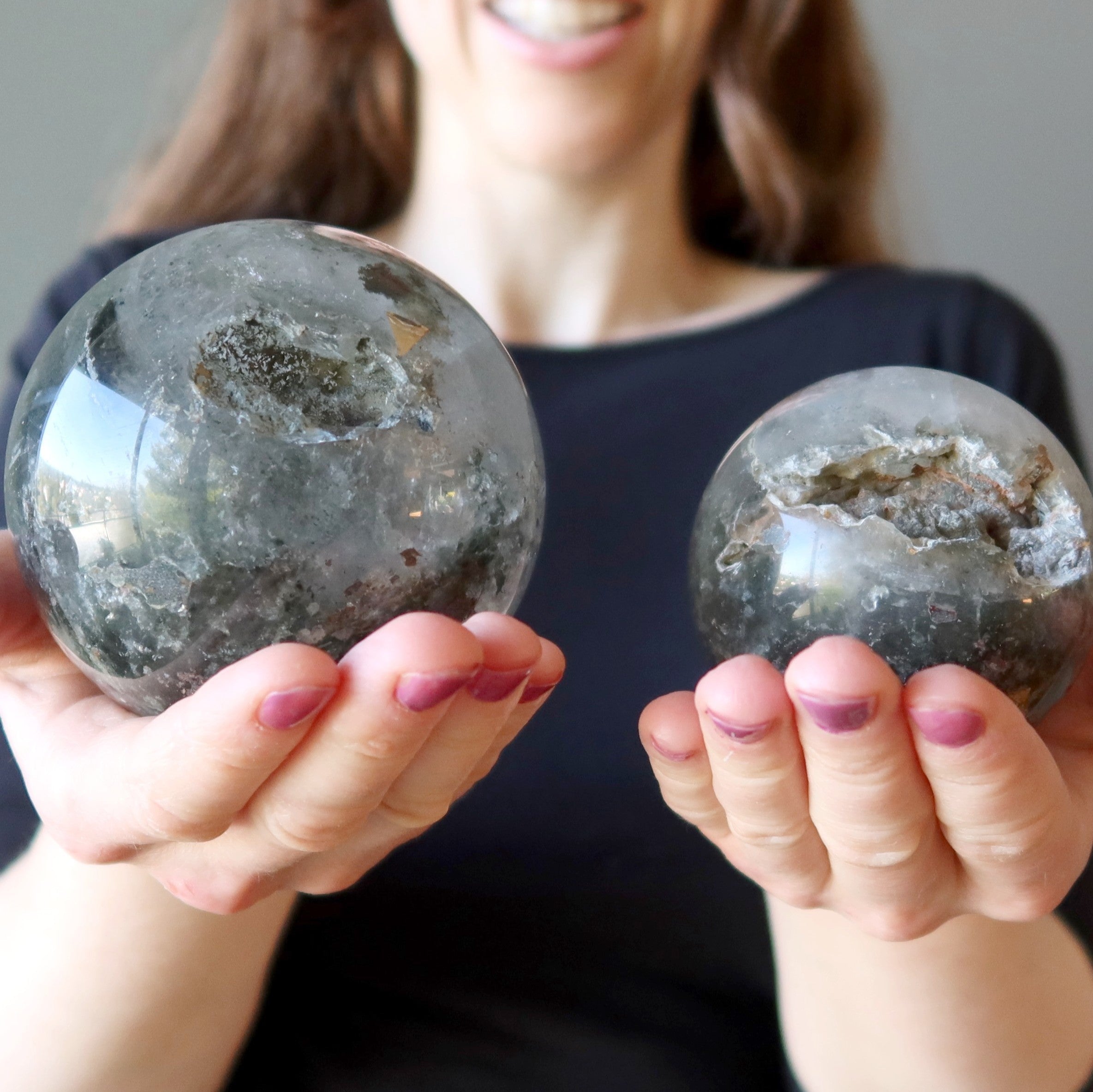 Sphère de Quartz Fantôme Jardin de Chlorite Verte Boule de Cristal de Lodolite