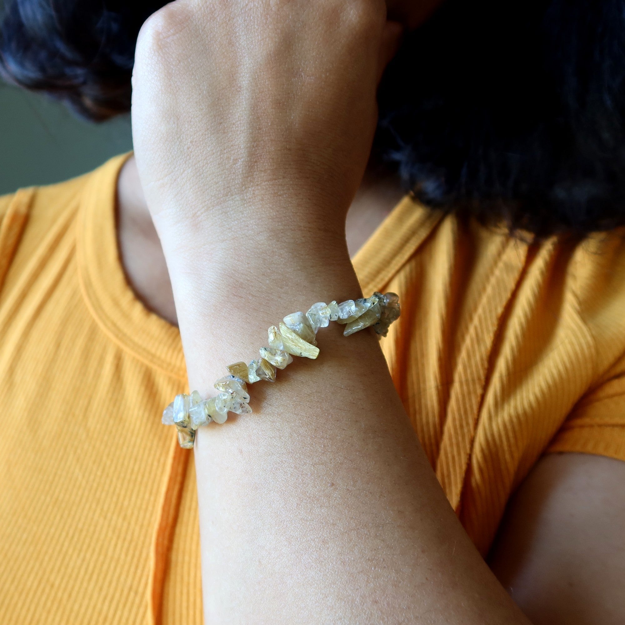 Bracelet en quartz rutile avec fermoir à puces dorées