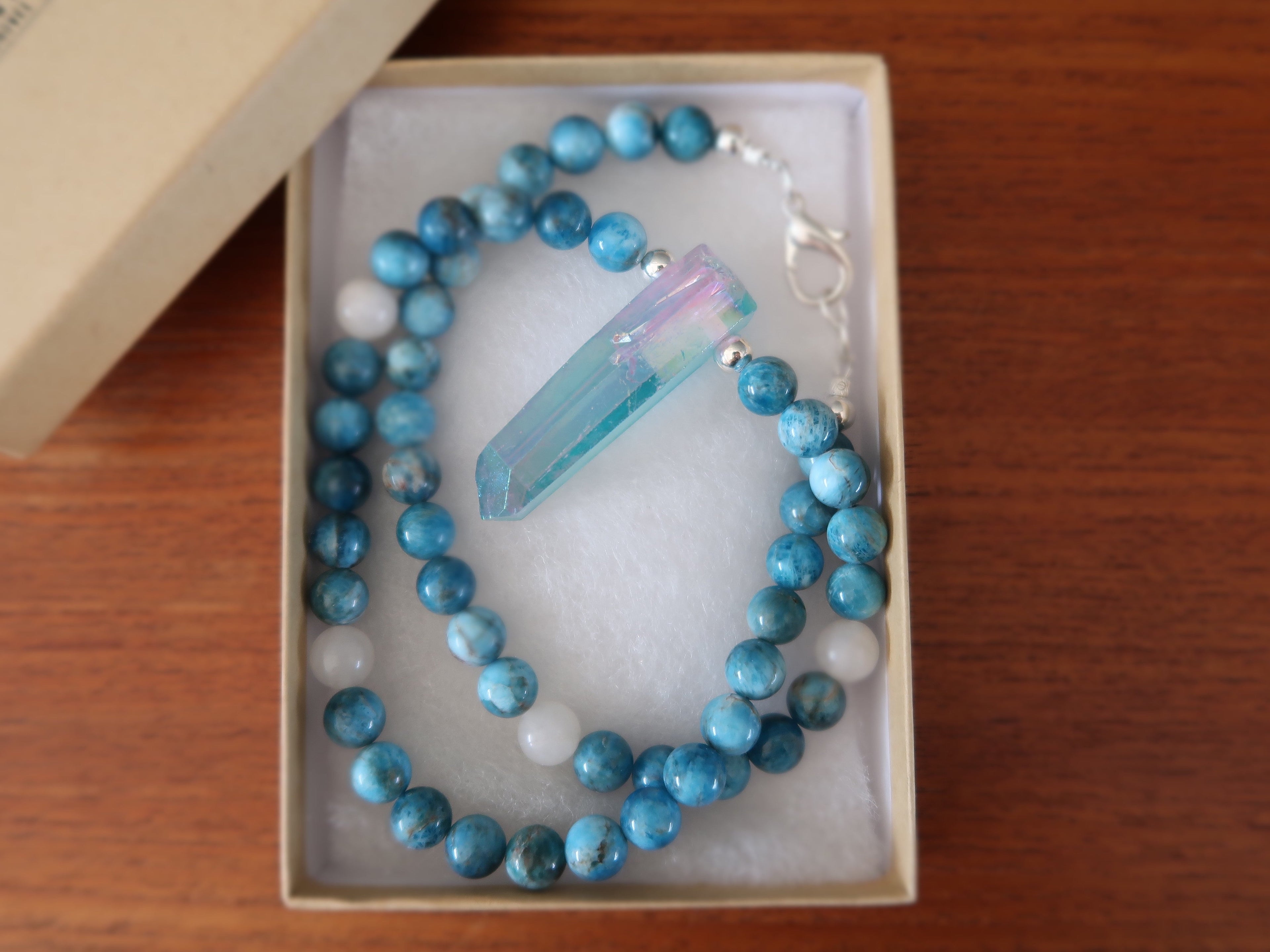 Collier Aura Quartz Apatite Bleu Aqua Blanc Neige Pierre d'Apparat Pointe