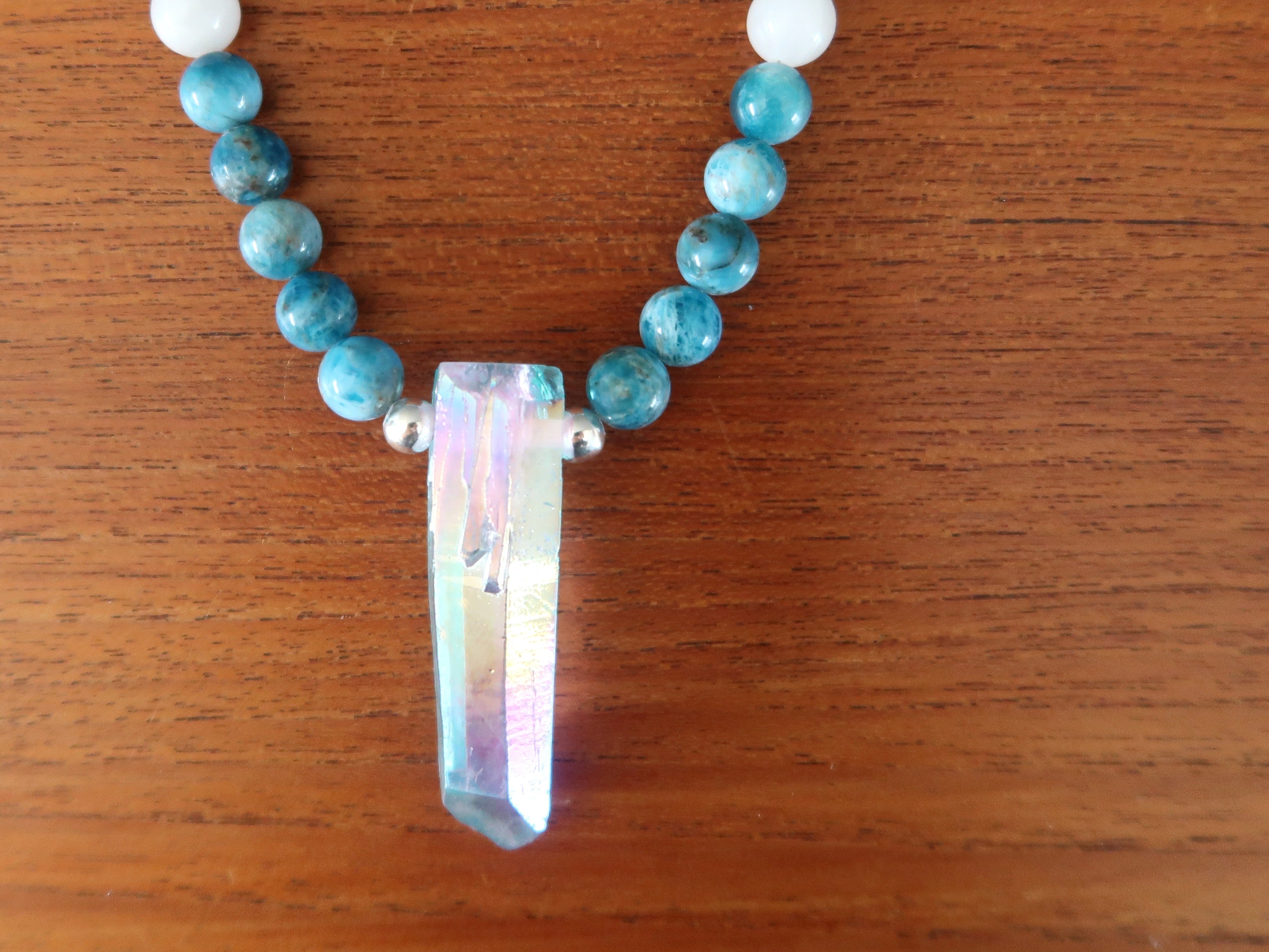 Collier Aura Quartz Apatite Bleu Aqua Blanc Neige Pierre d'Apparat Pointe