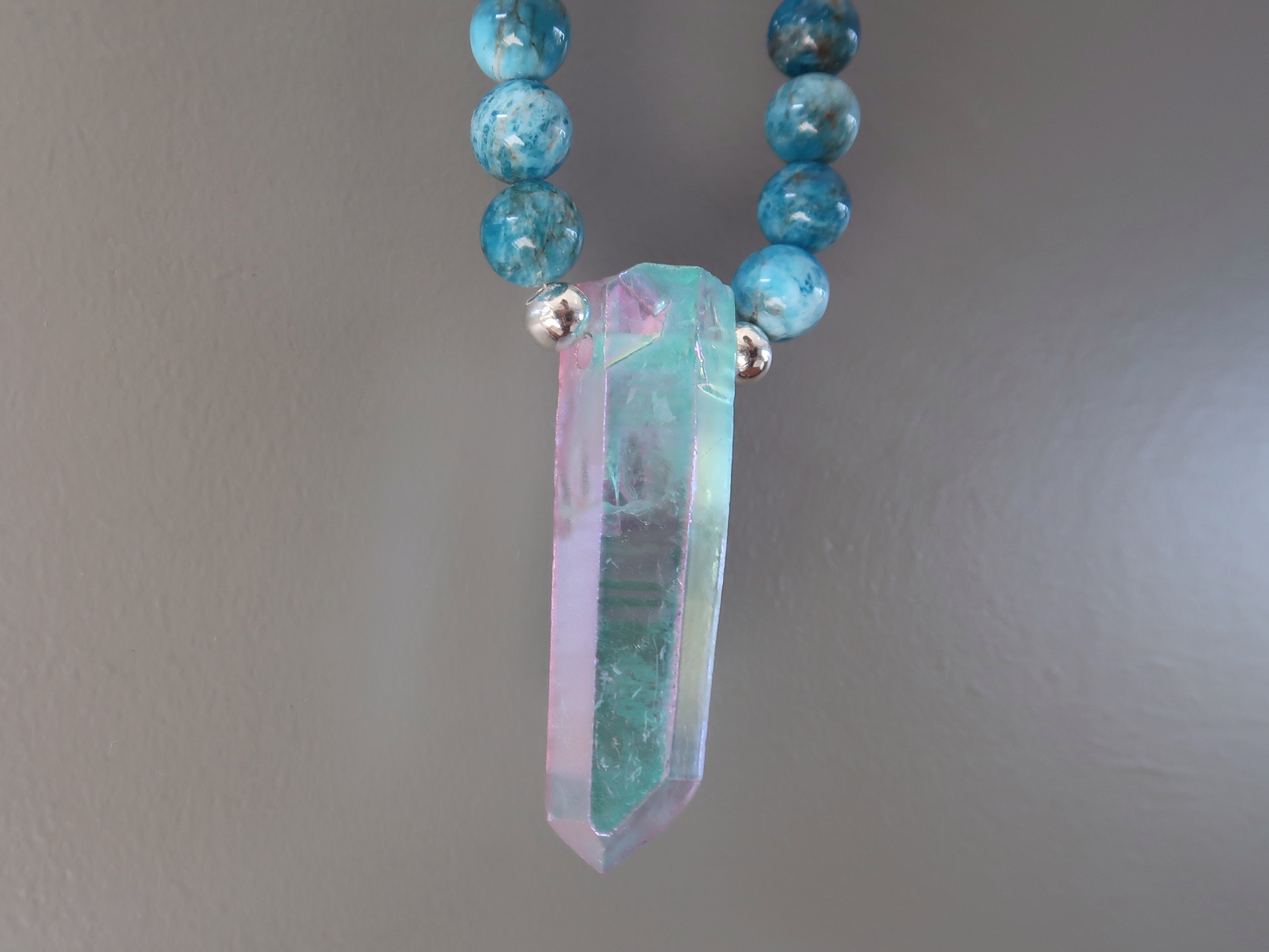 Collier Aura Quartz Apatite Bleu Aqua Blanc Neige Pierre d'Apparat Pointe