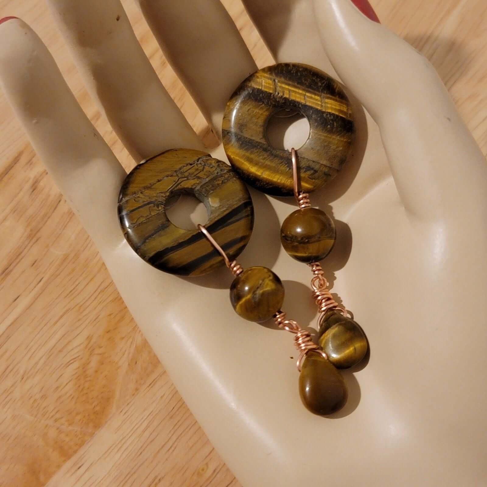 Boucles d'oreilles pendantes en cuivre œil-de-tigre, faites à la main