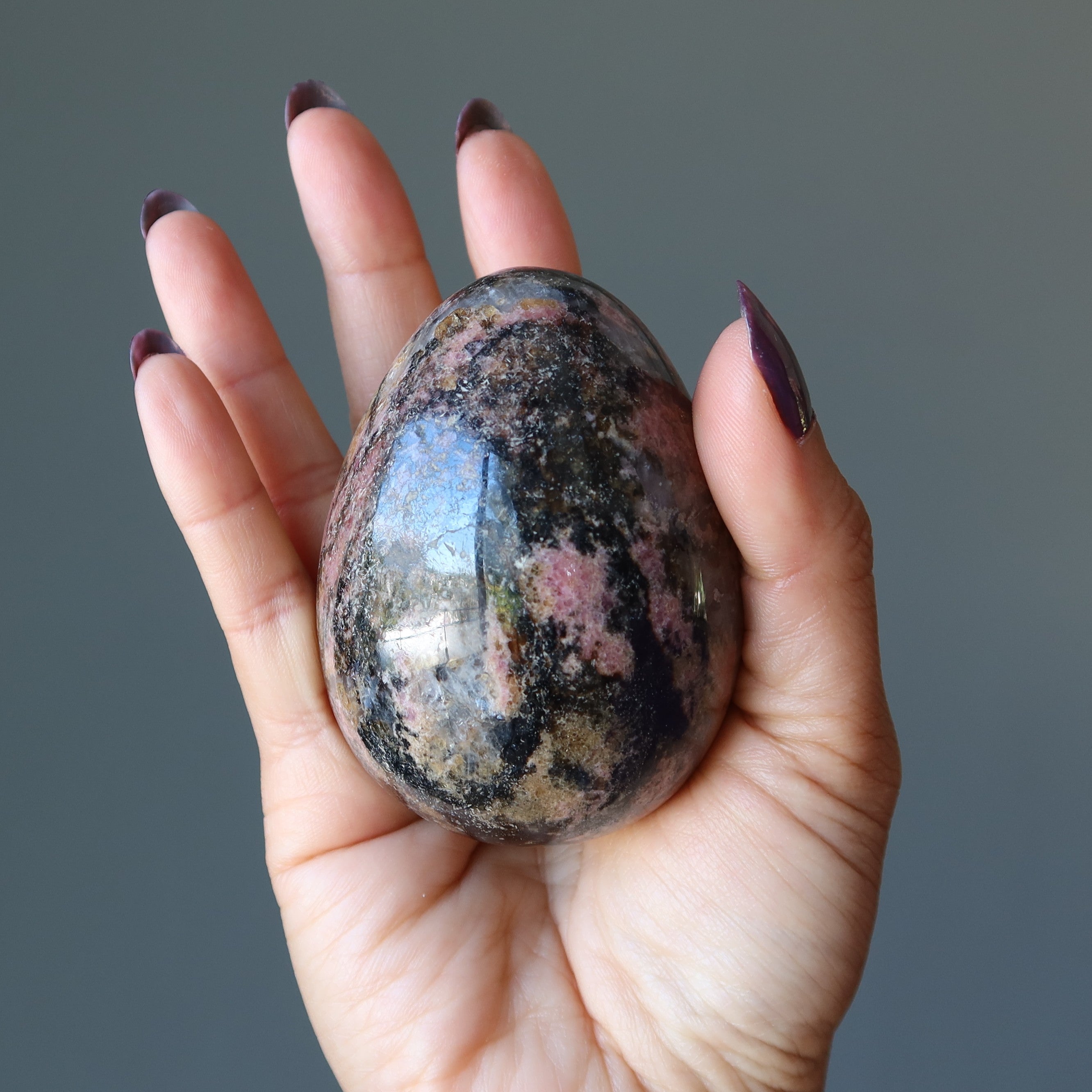 Œuf de rhodochrosite rose foncé, amour solide comme le roc, cristal d'amitié