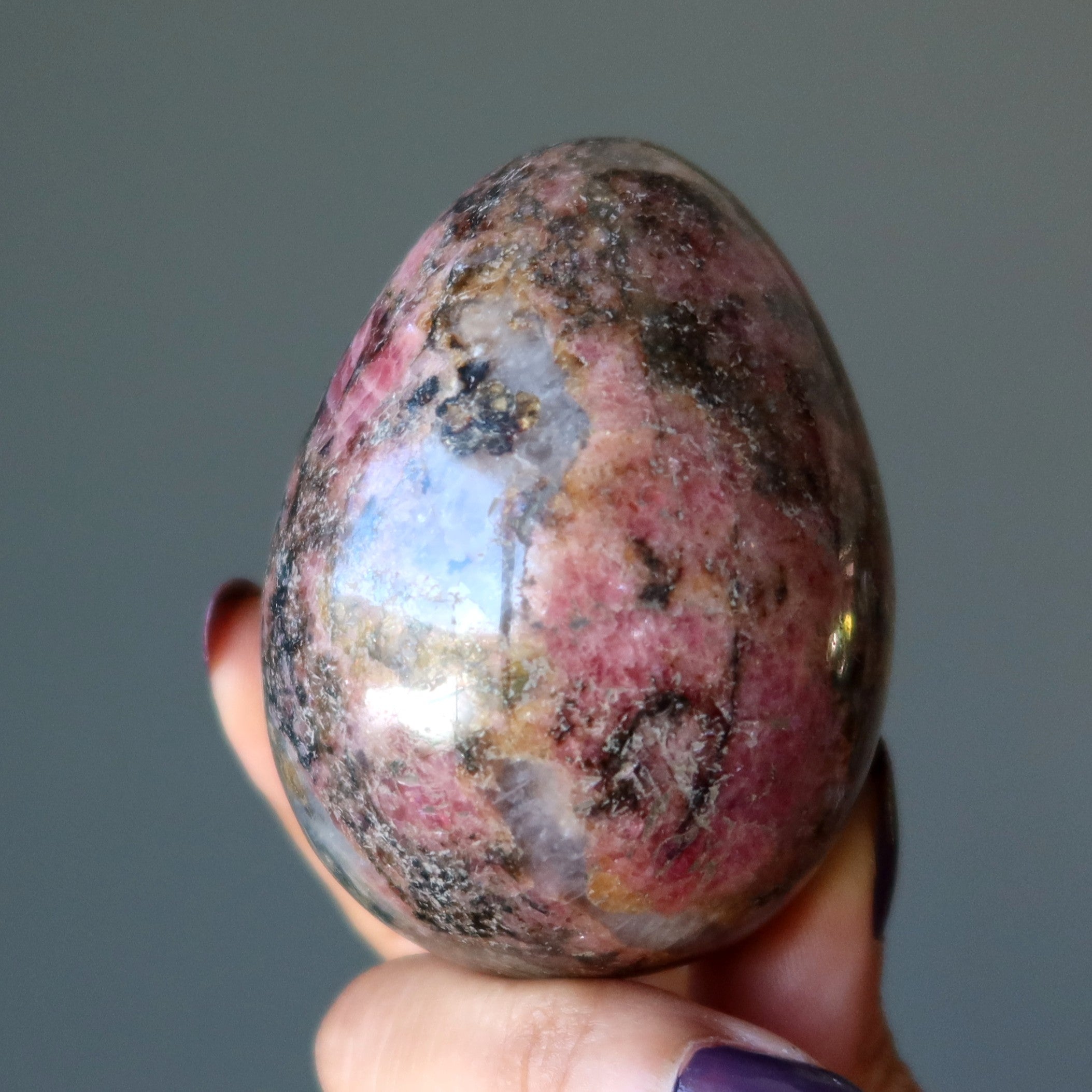 Œuf de rhodochrosite rose foncé, amour solide comme le roc, cristal d'amitié