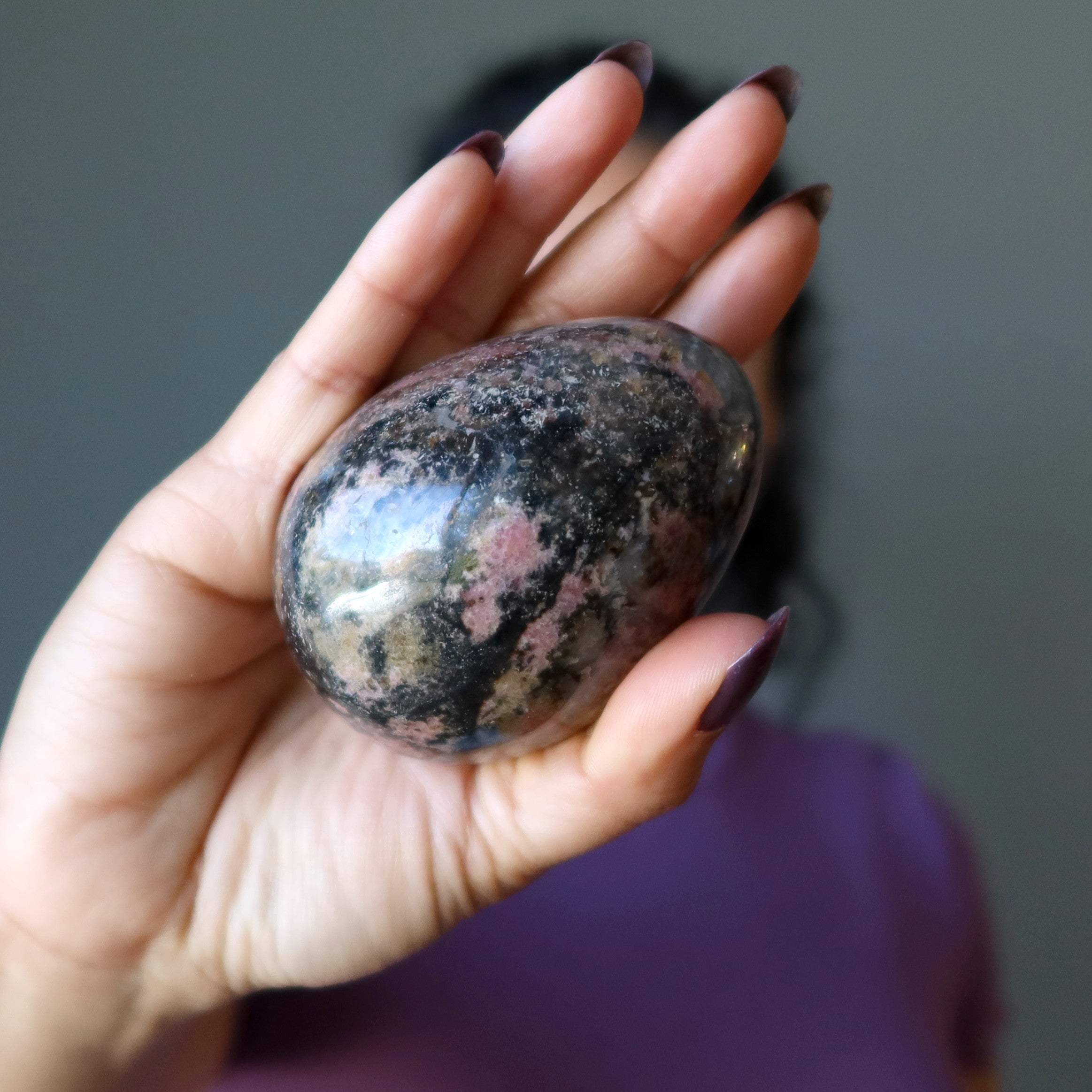 Œuf de rhodochrosite rose foncé, amour solide comme le roc, cristal d'amitié
