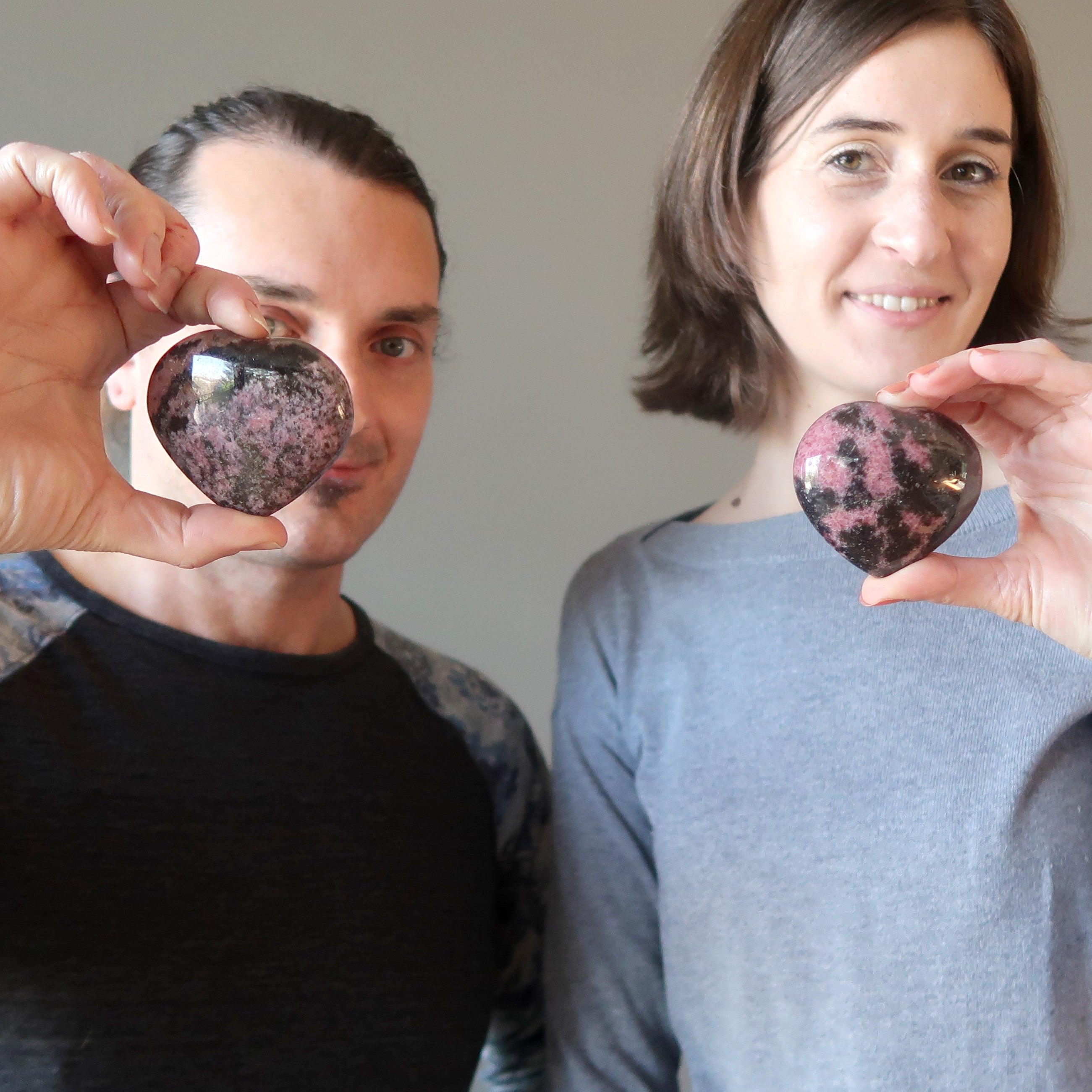 Paire de Cœurs de Rhodonite pour Amoureux Liés