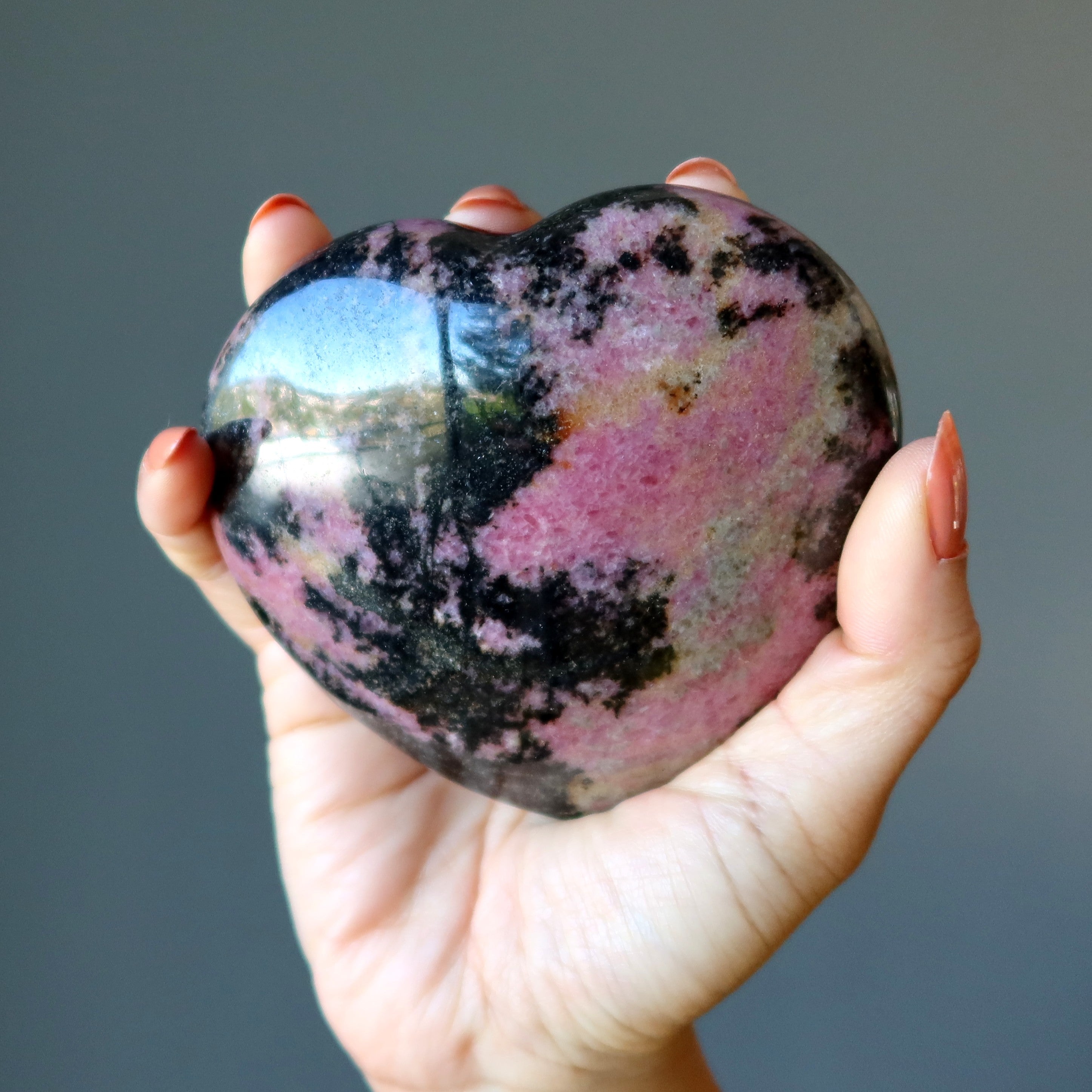 Cœur de rhodonite rose noir cristal des amants sauvages