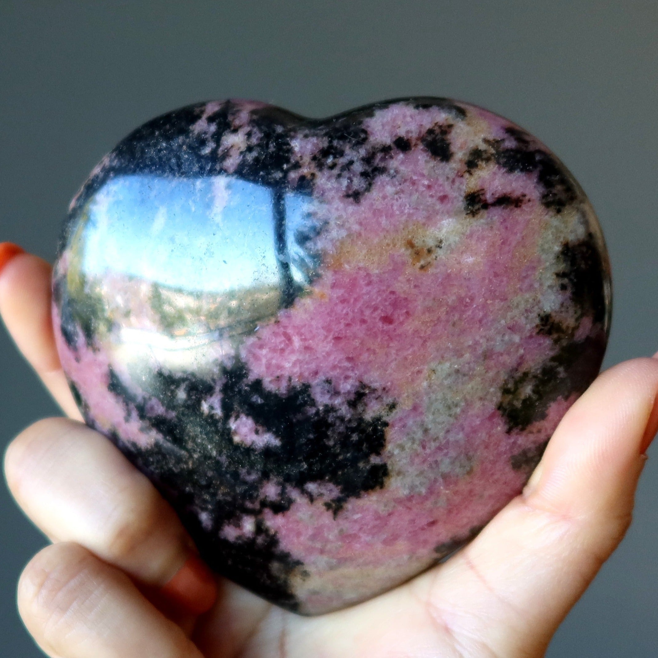 Cœur de rhodonite rose noir cristal des amants sauvages