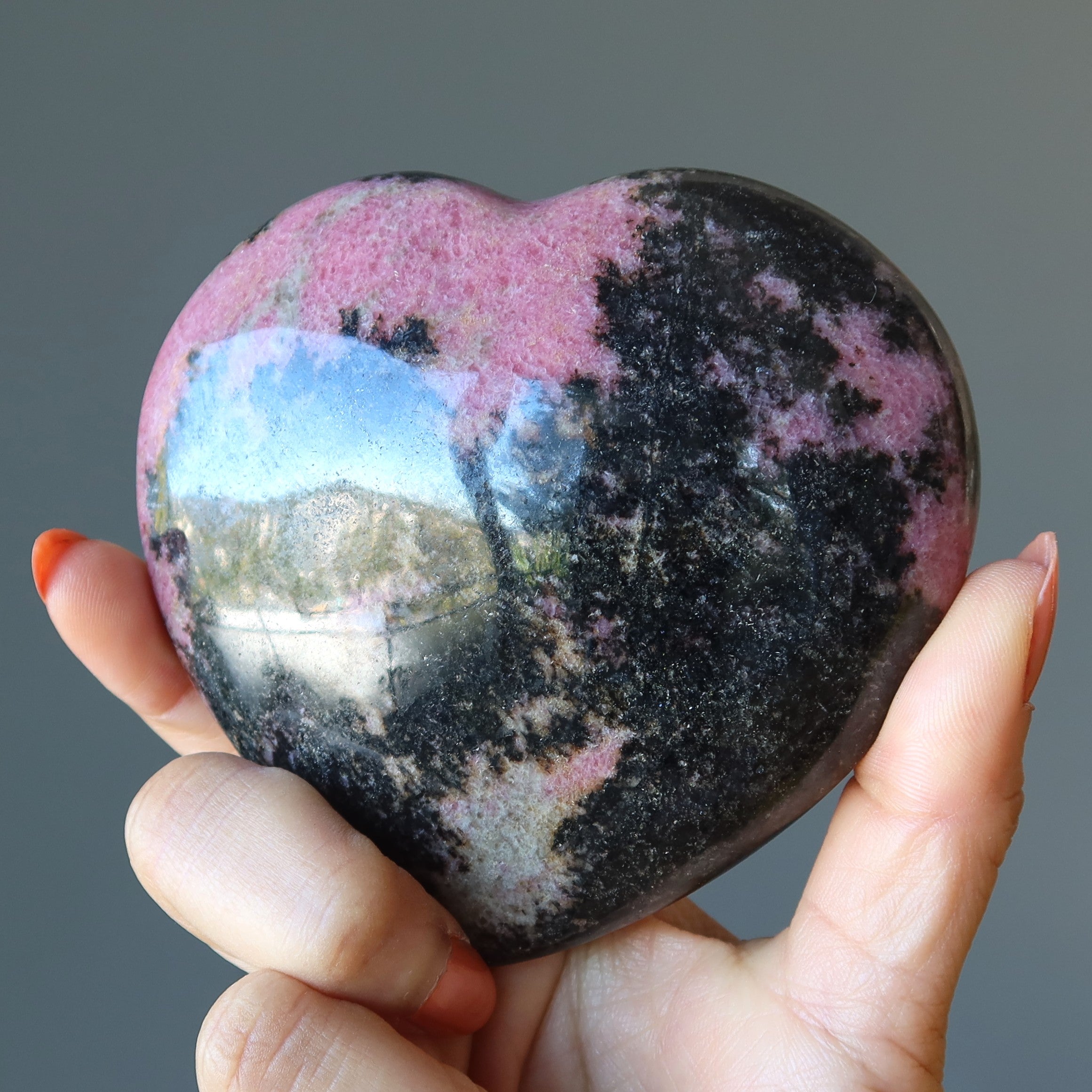 Cœur de rhodonite rose noir cristal des amants sauvages