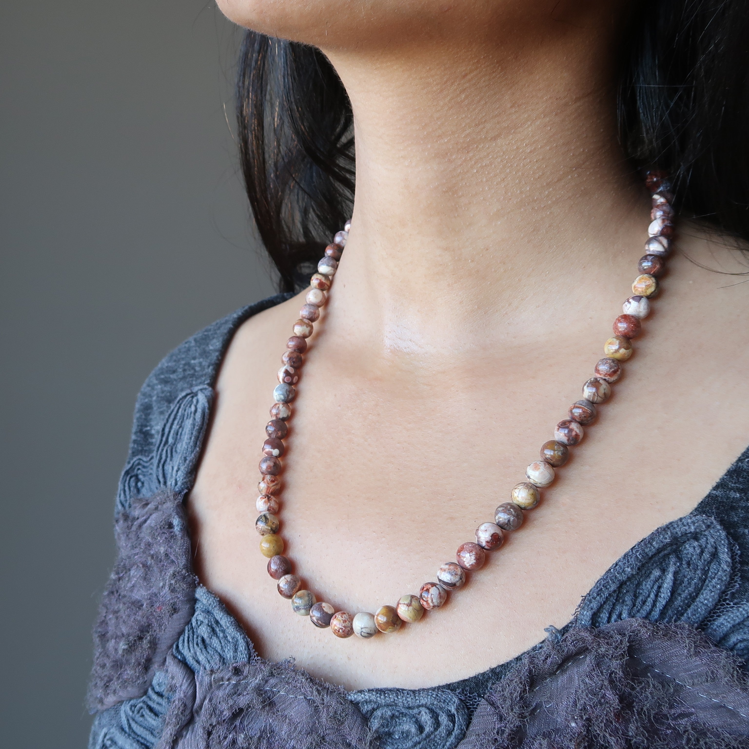 Collier en rhyolite, pierres inspirantes œil d'oiseau rouge
