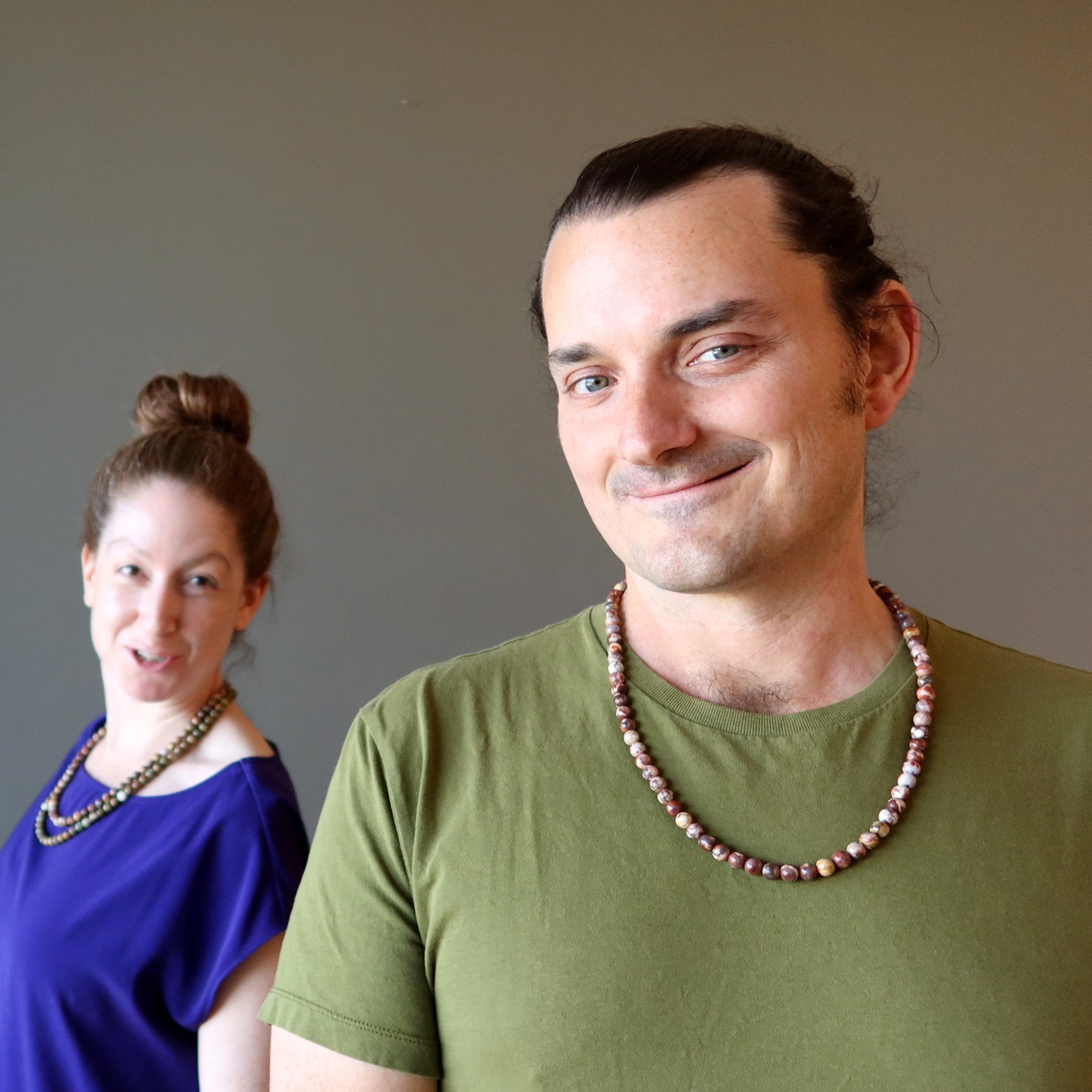 Collier en rhyolite, pierres inspirantes œil d'oiseau rouge