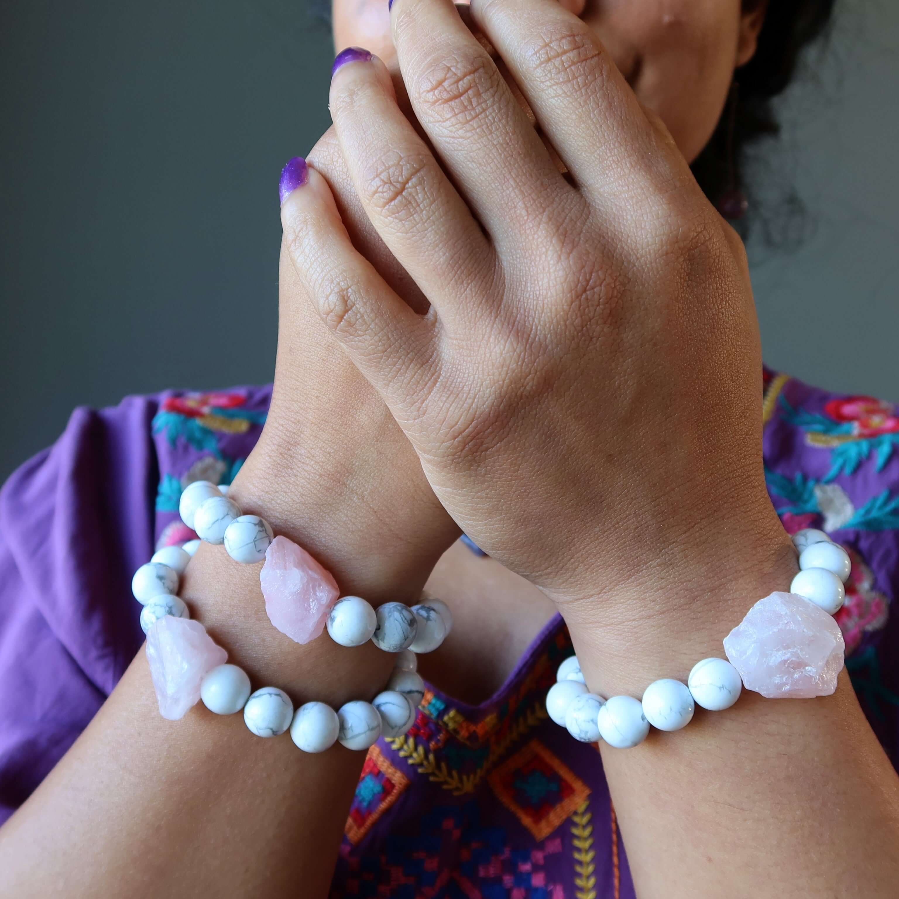 Bracelet en howlite et quartz rose – Pierre bohème pour une habitude saine d'amour