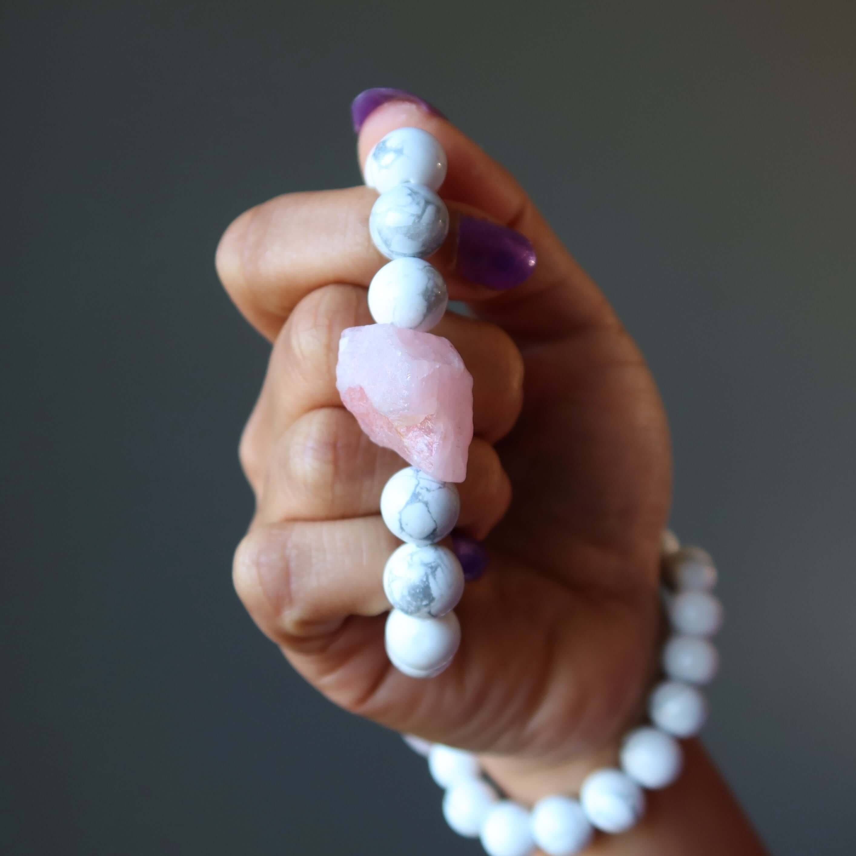 Bracelet en howlite et quartz rose – Pierre bohème pour une habitude saine d'amour