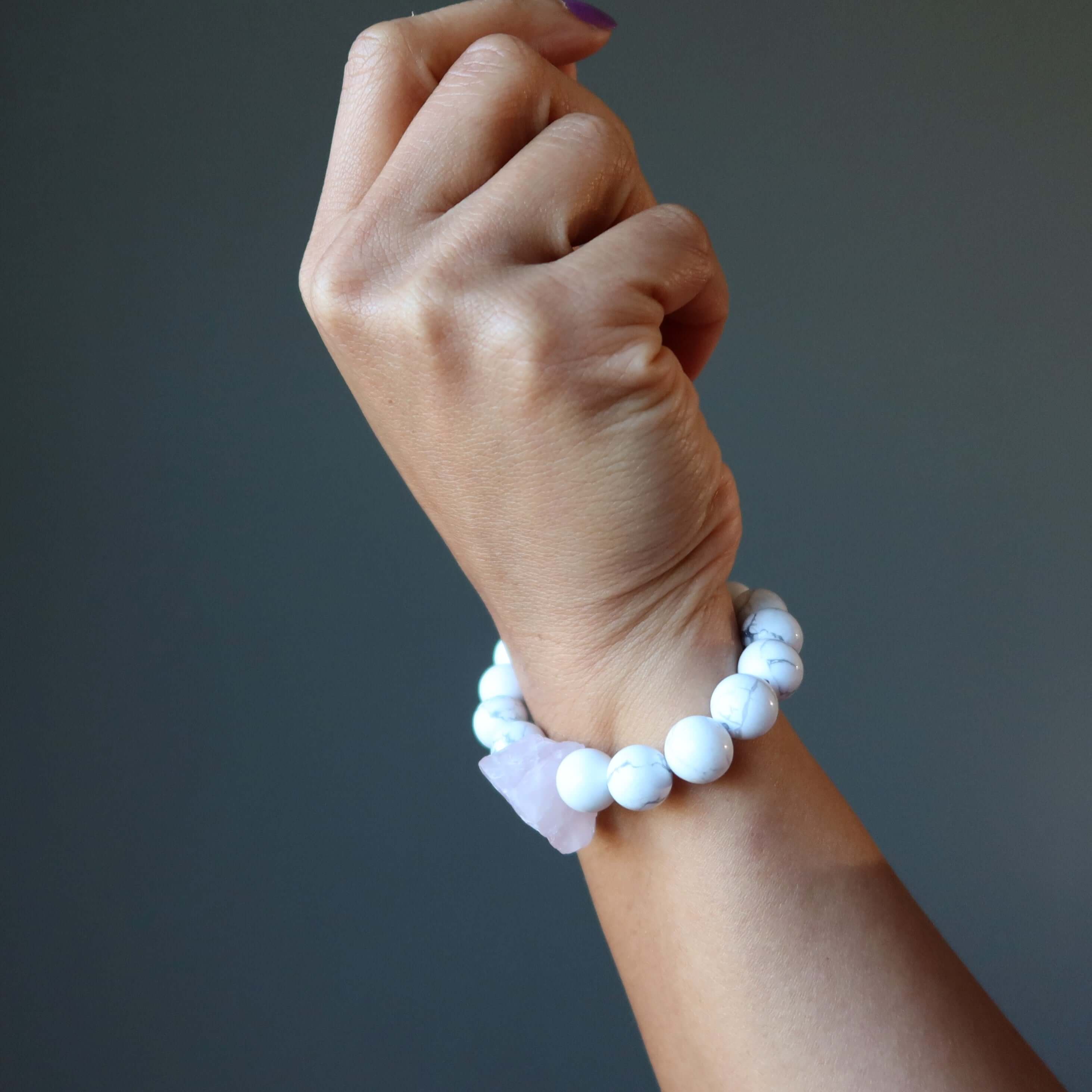 Bracelet en howlite et quartz rose – Pierre bohème pour une habitude saine d'amour