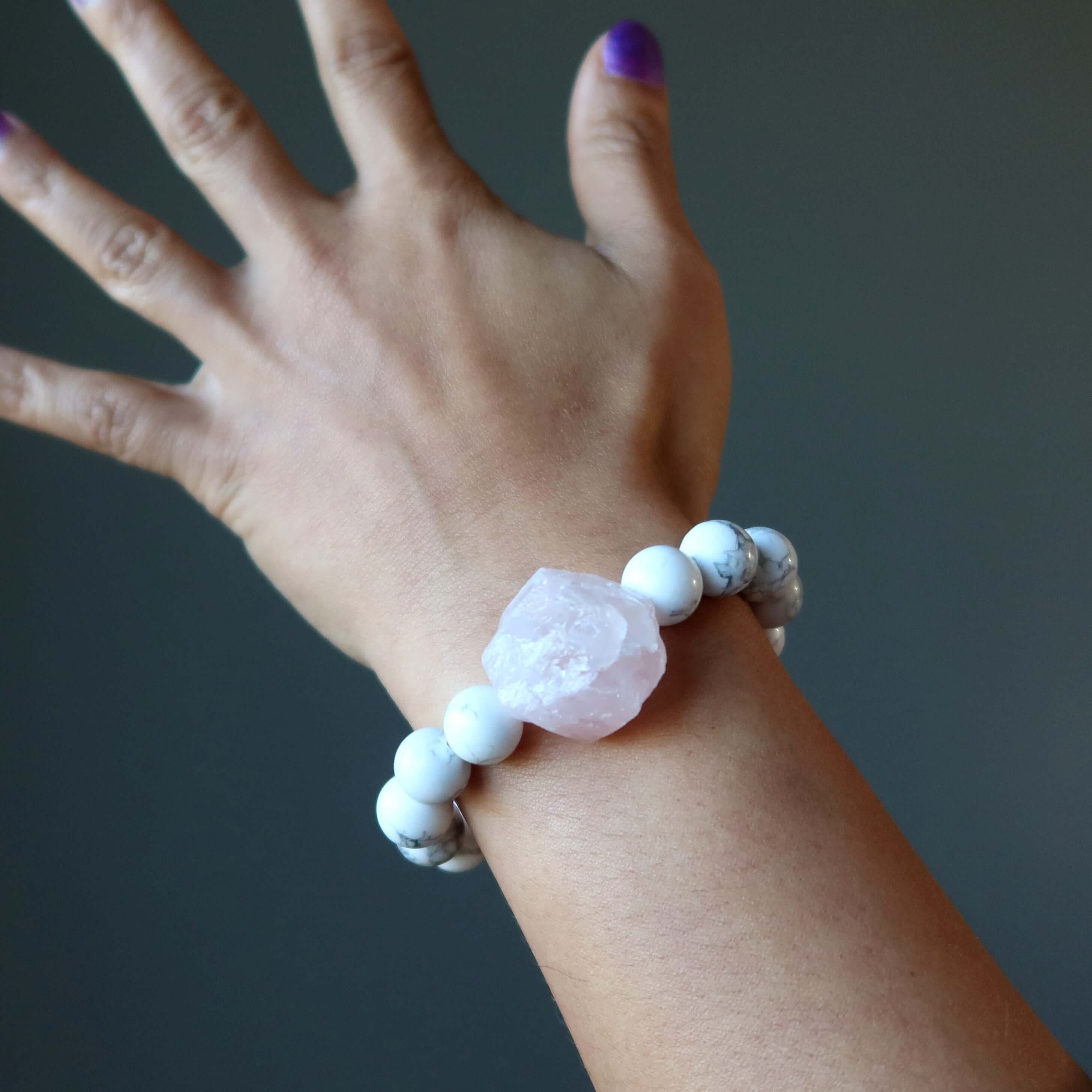 Bracelet en howlite et quartz rose – Pierre bohème pour une habitude saine d'amour