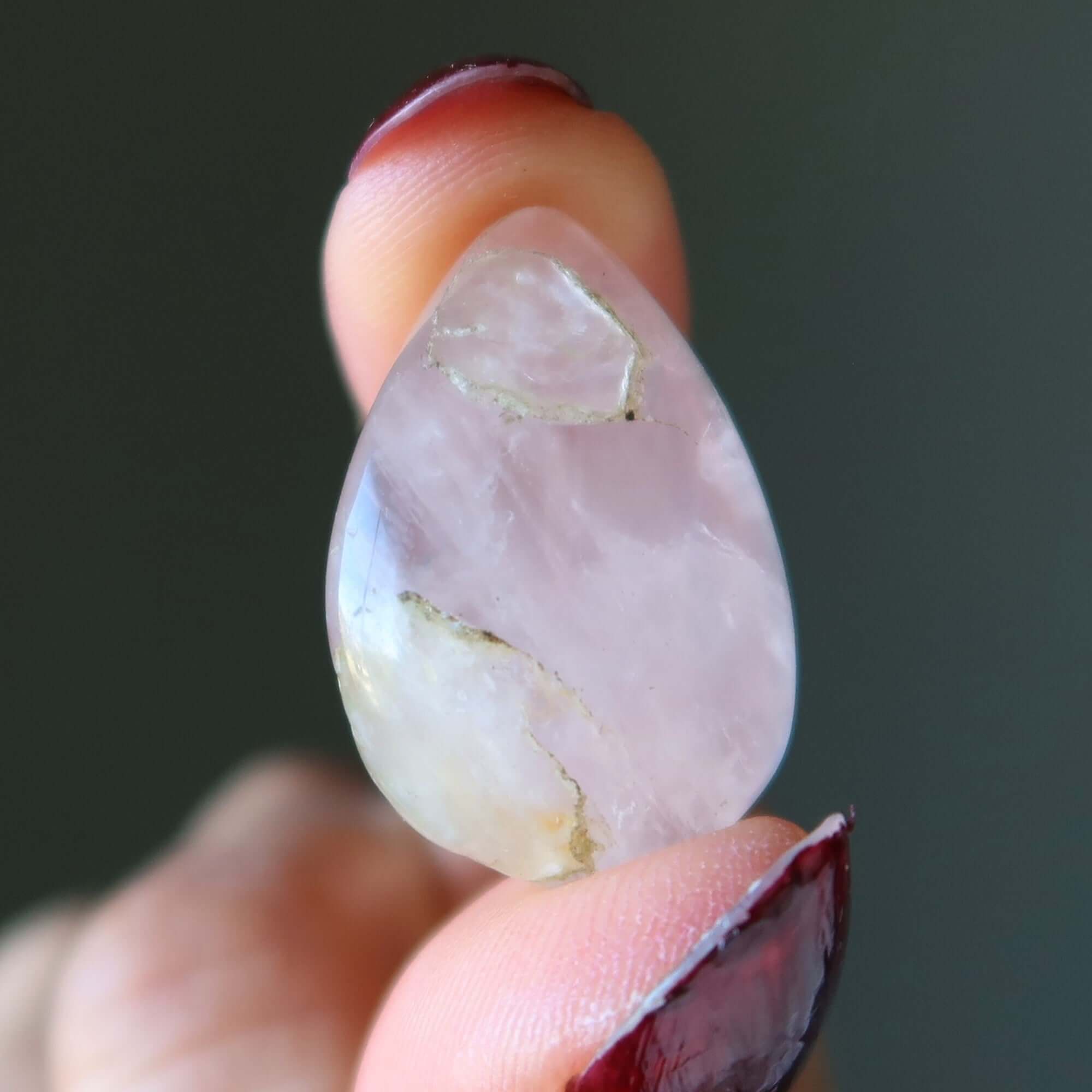 Grille de cristaux de quartz rose pour guerrier blessé en forme de goutte
