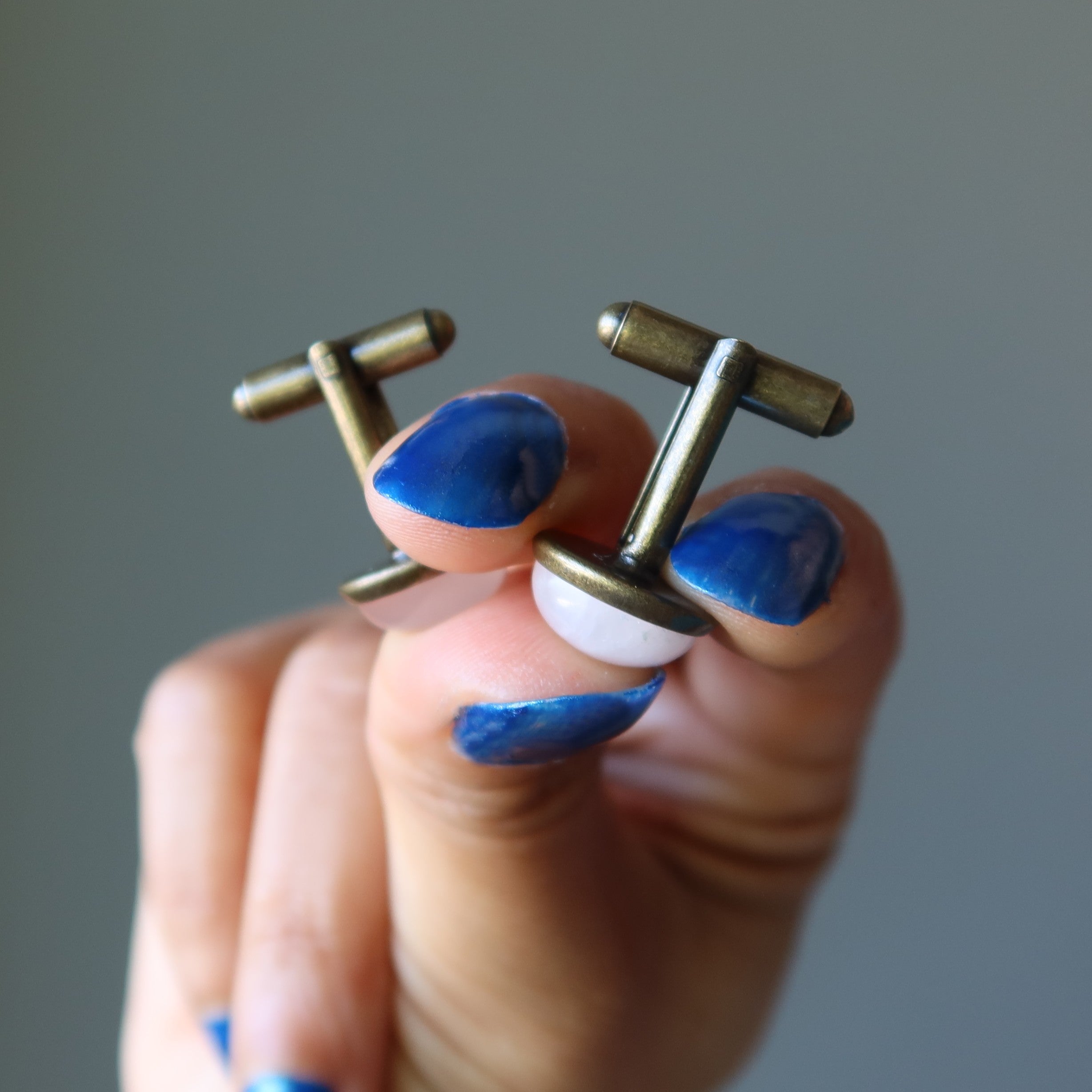 Boutons de manchette en quartz rose et bronze vieilli