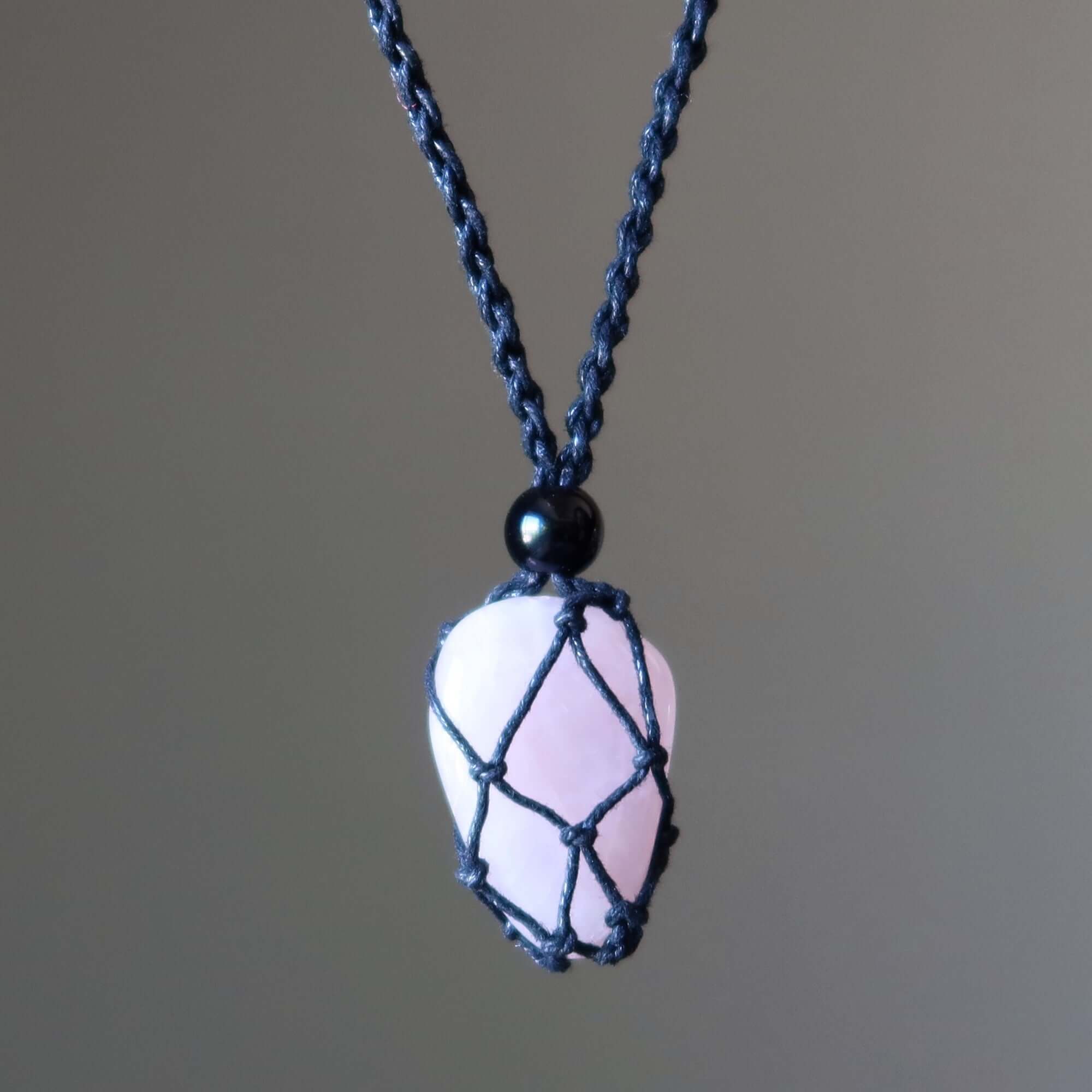 Collier en quartz rose Attrape-cœur en macramé