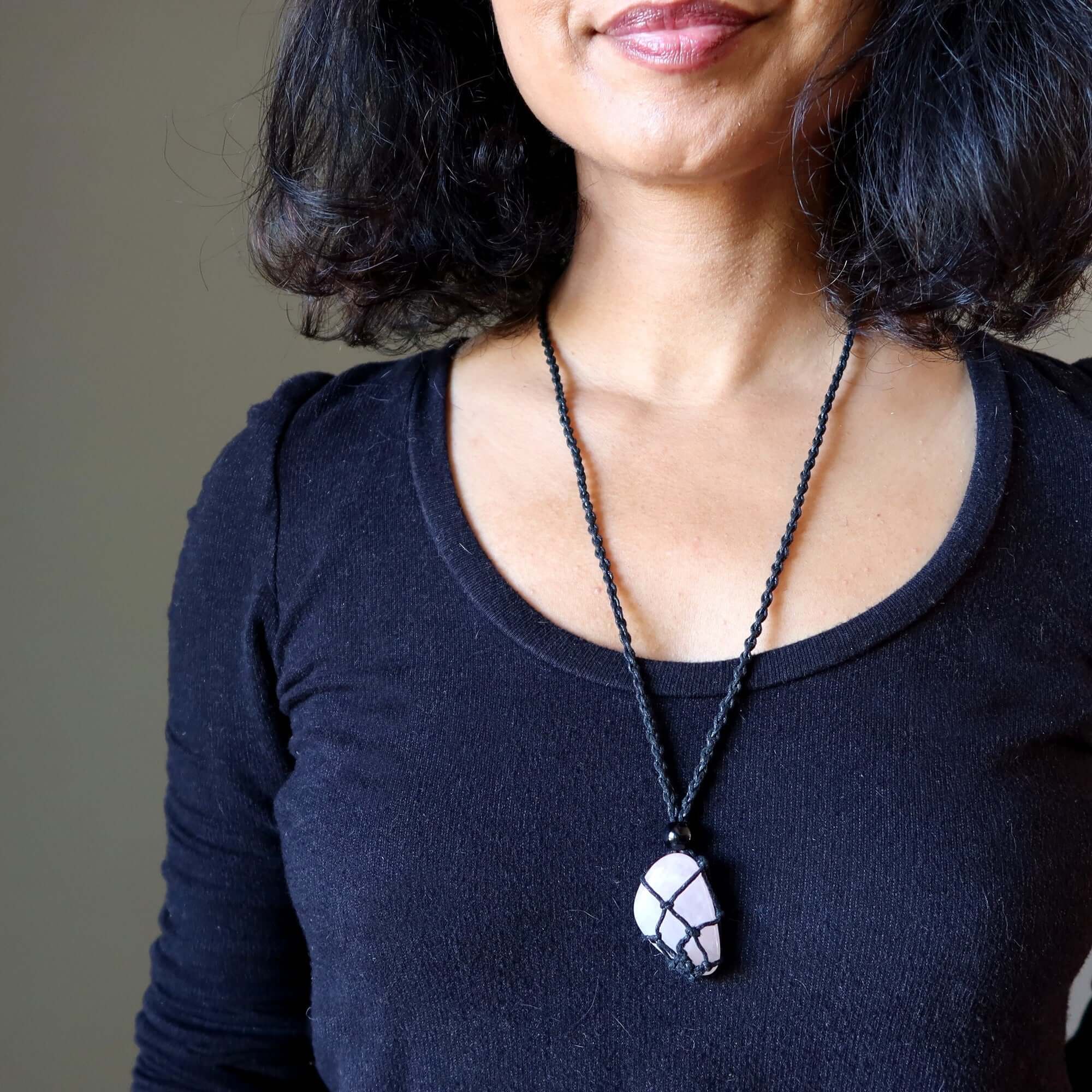 Collier en quartz rose Attrape-cœur en macramé
