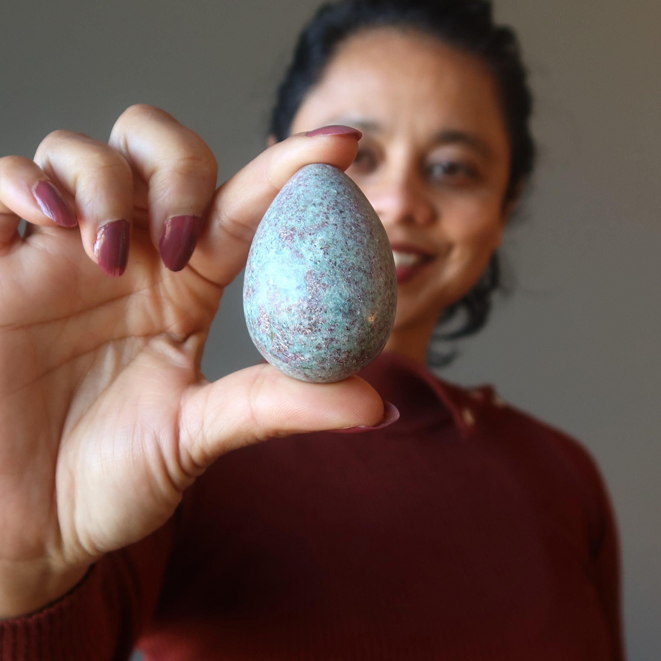 Œuf de rubis fuchsite tacheté amour pierre de cristal de haute qualité